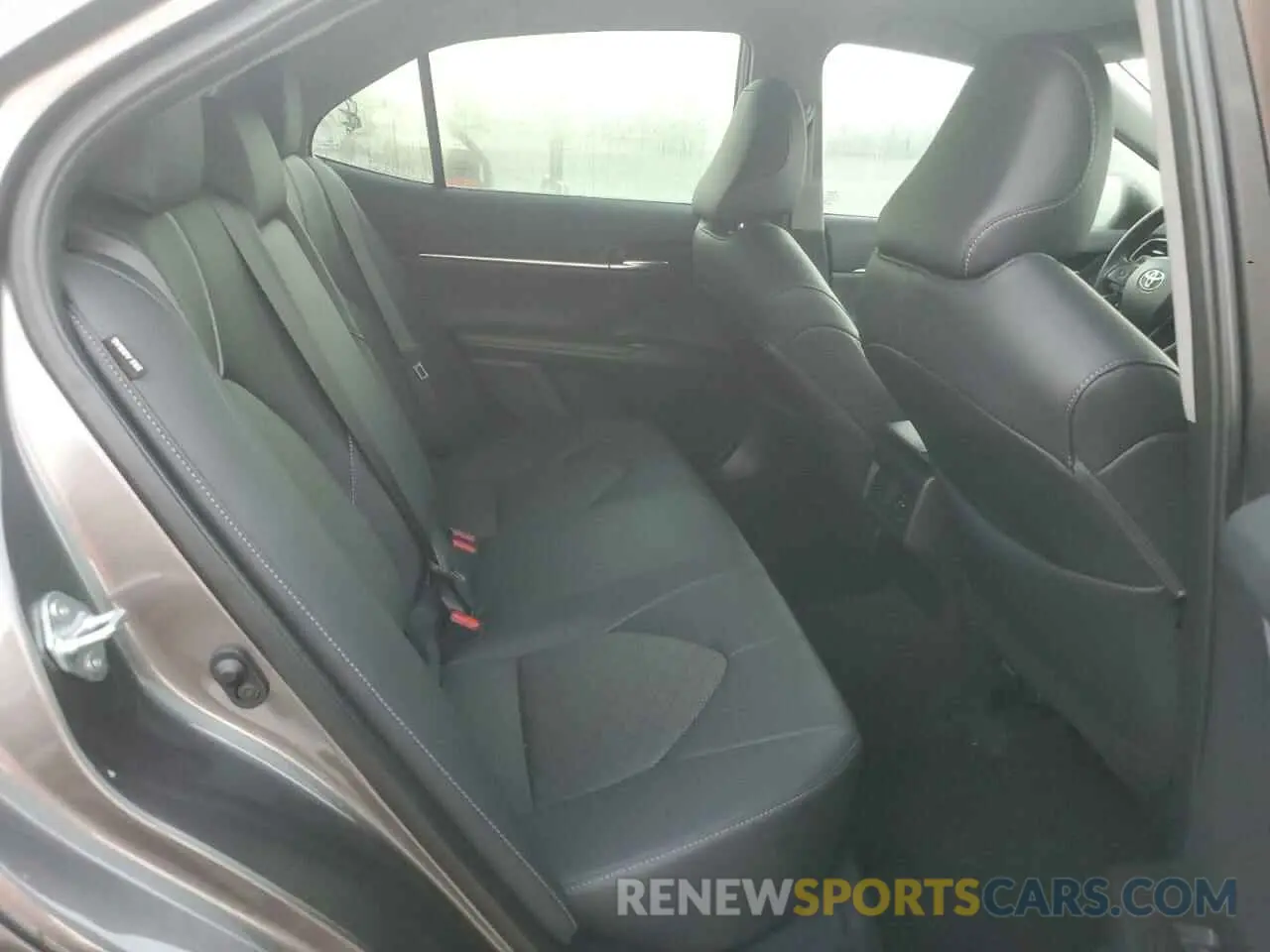10 Photograph of a damaged car 4T1K61AK1RU884917 TOYOTA CAMRY 2024