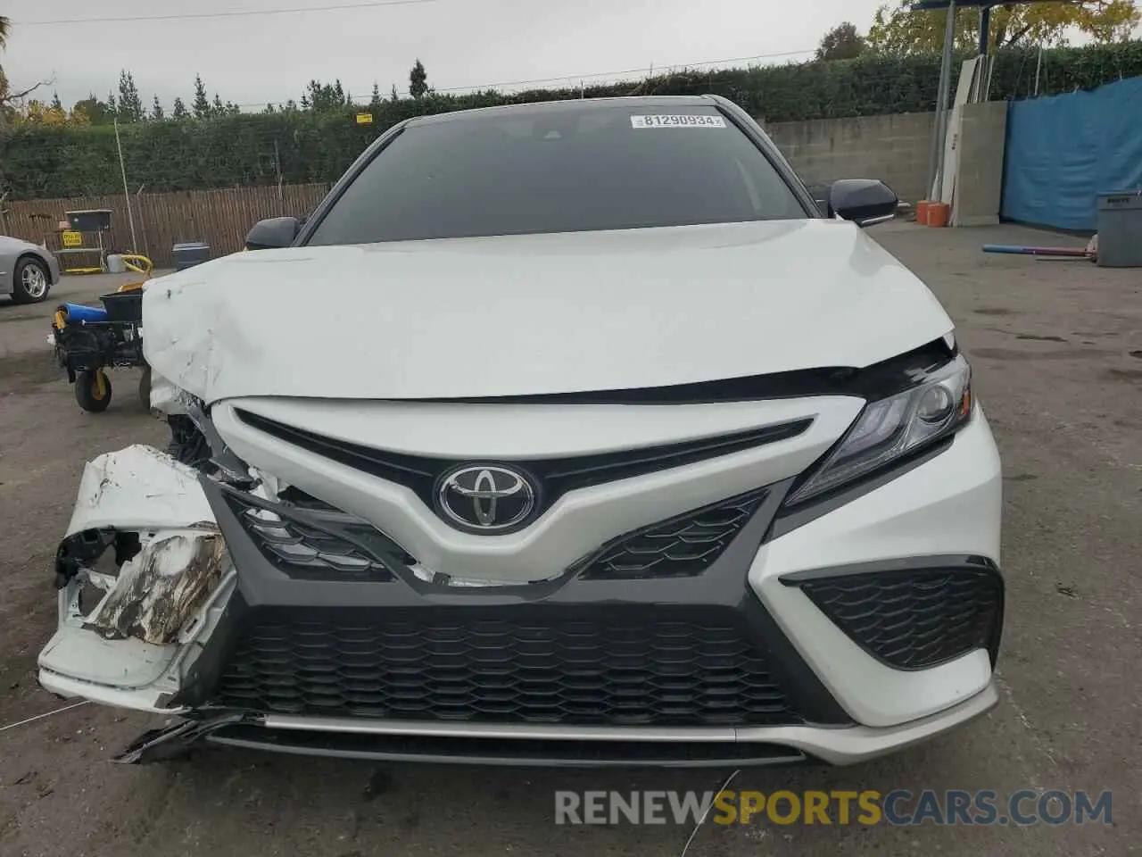 5 Photograph of a damaged car 4T1K61AK2RU226989 TOYOTA CAMRY 2024