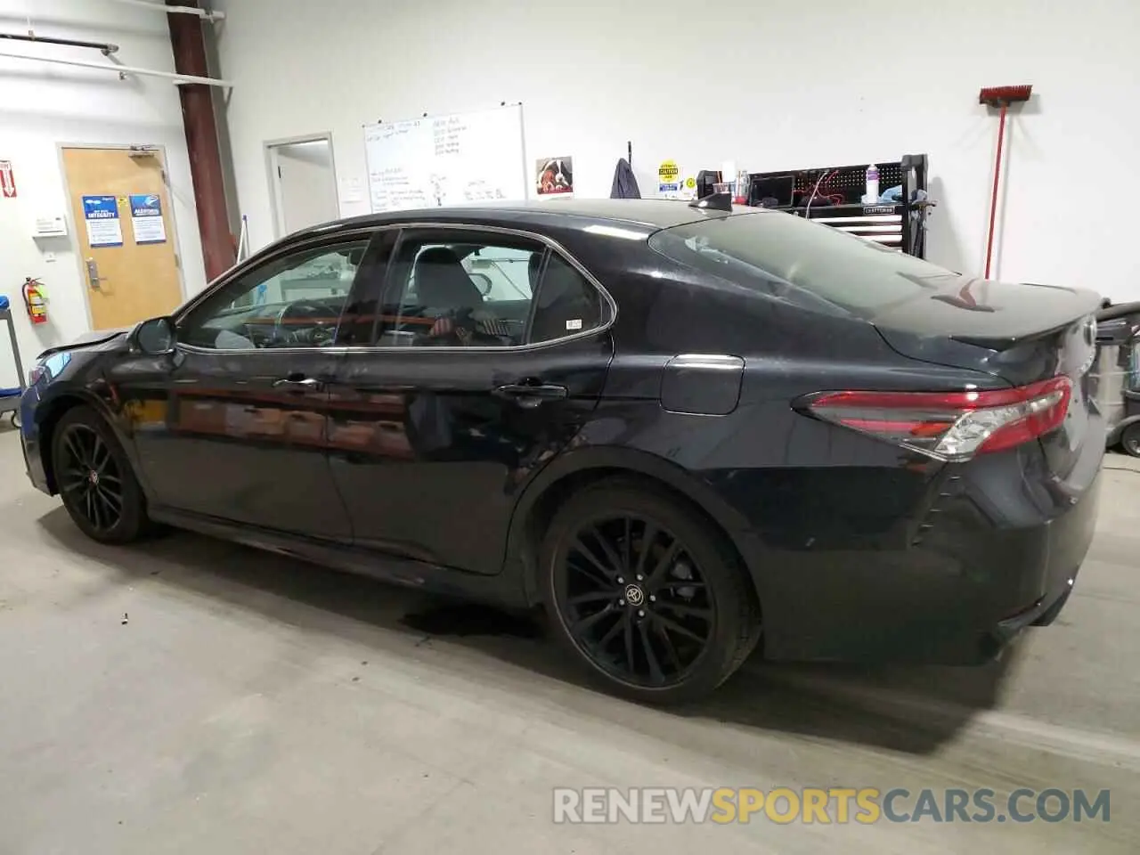 2 Фотография поврежденного автомобиля 4T1K61AK6RU226266 TOYOTA CAMRY 2024