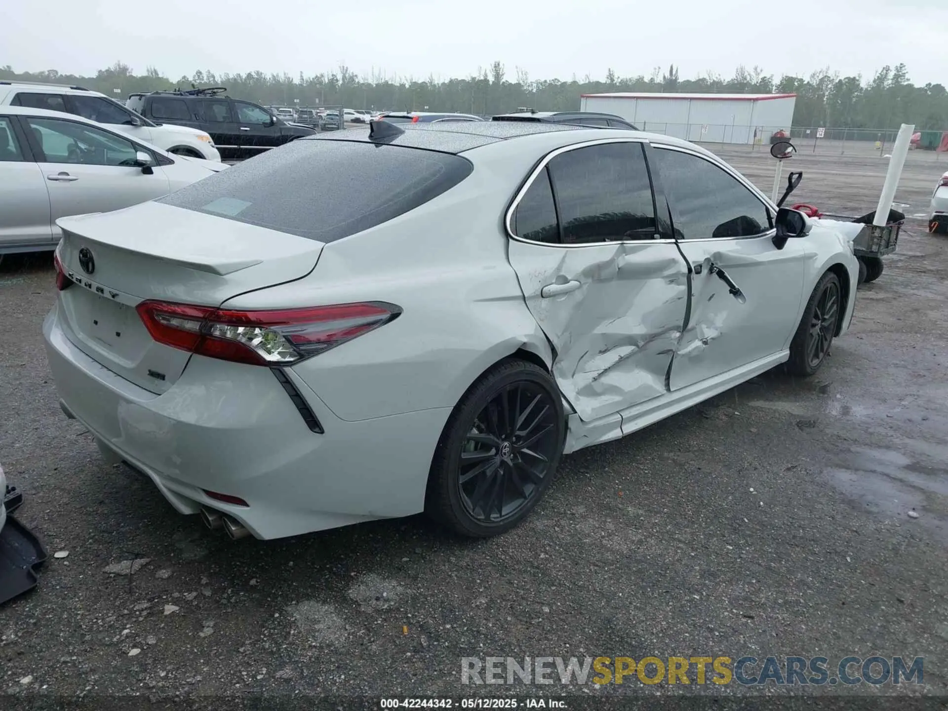 4 Photograph of a damaged car 4T1K61AK6RU229751 TOYOTA CAMRY 2024
