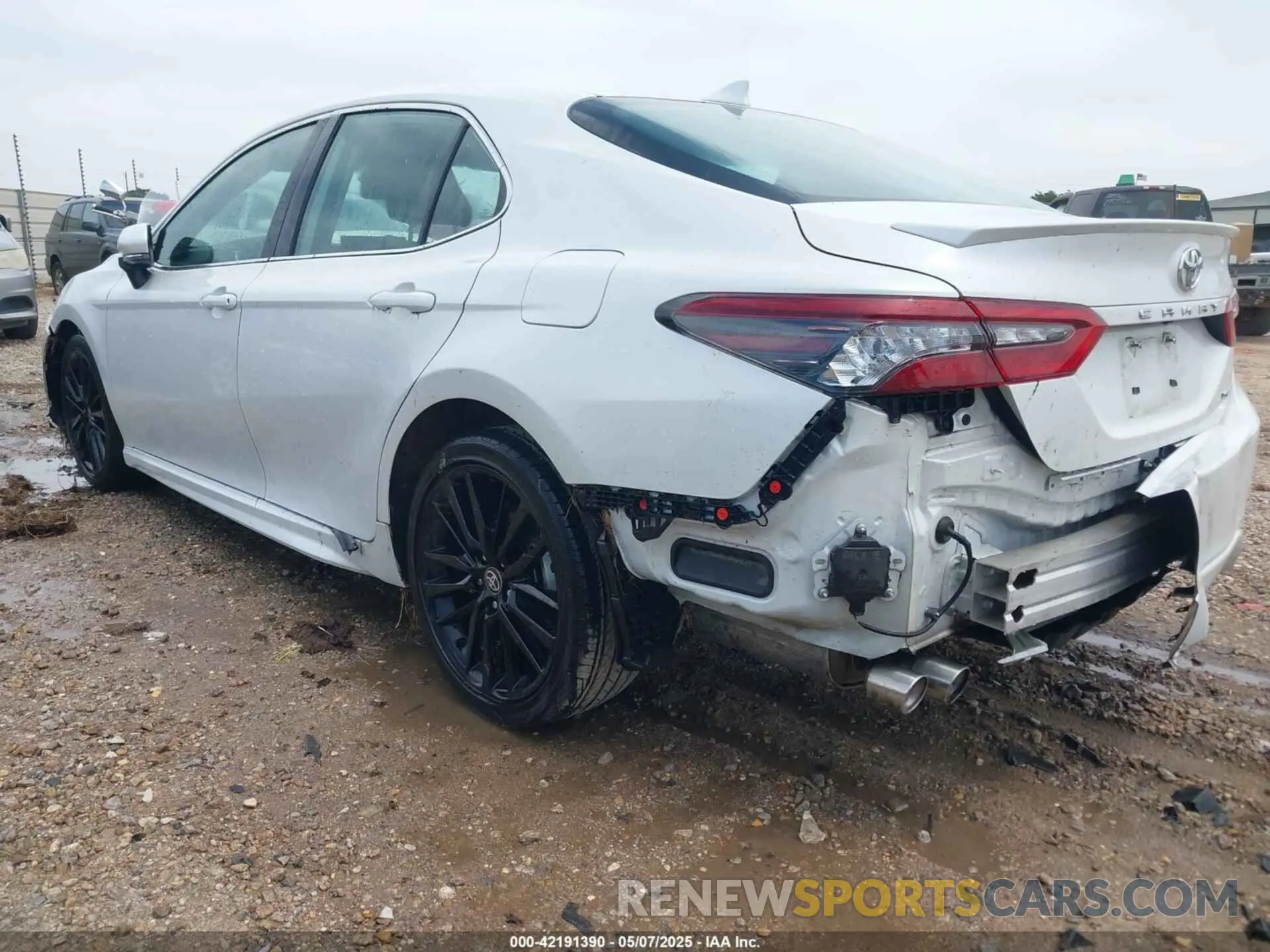 3 Photograph of a damaged car 4T1K61AK7RU253458 TOYOTA CAMRY 2024
