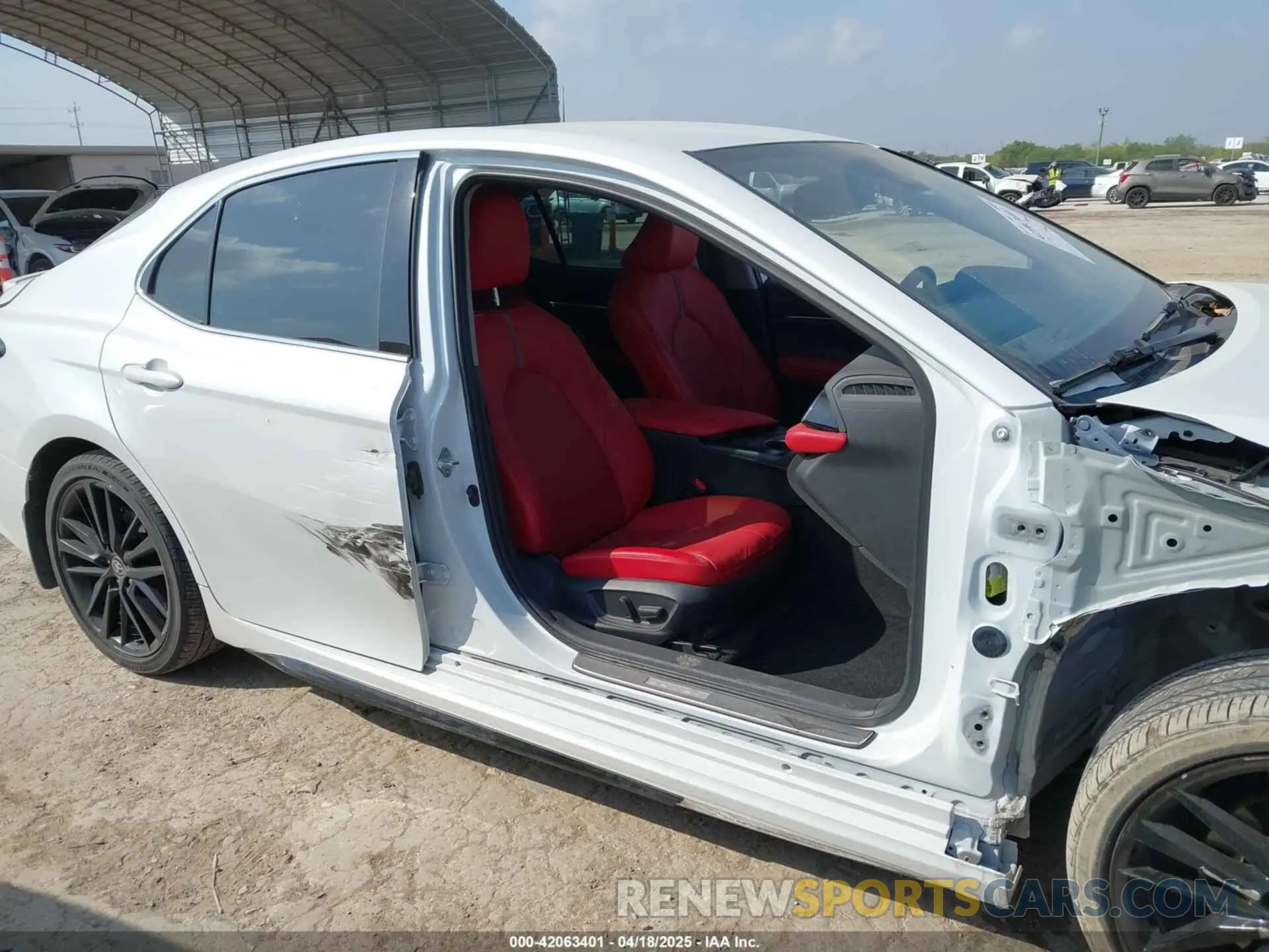 14 Фотография поврежденного автомобиля 4T1K61AK7RU858001 TOYOTA CAMRY 2024