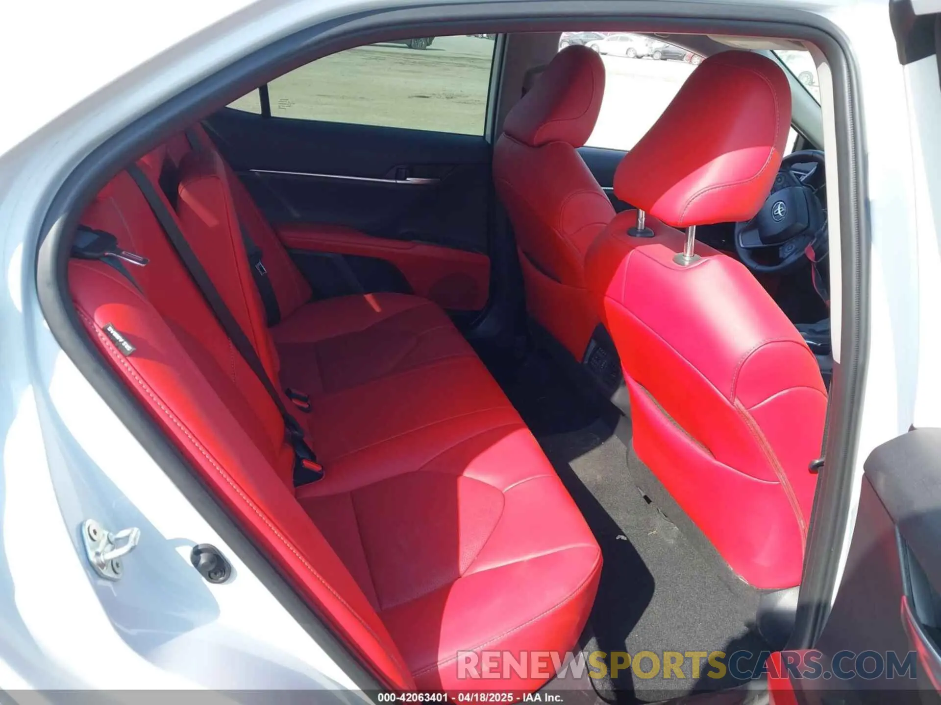 8 Фотография поврежденного автомобиля 4T1K61AK7RU858001 TOYOTA CAMRY 2024