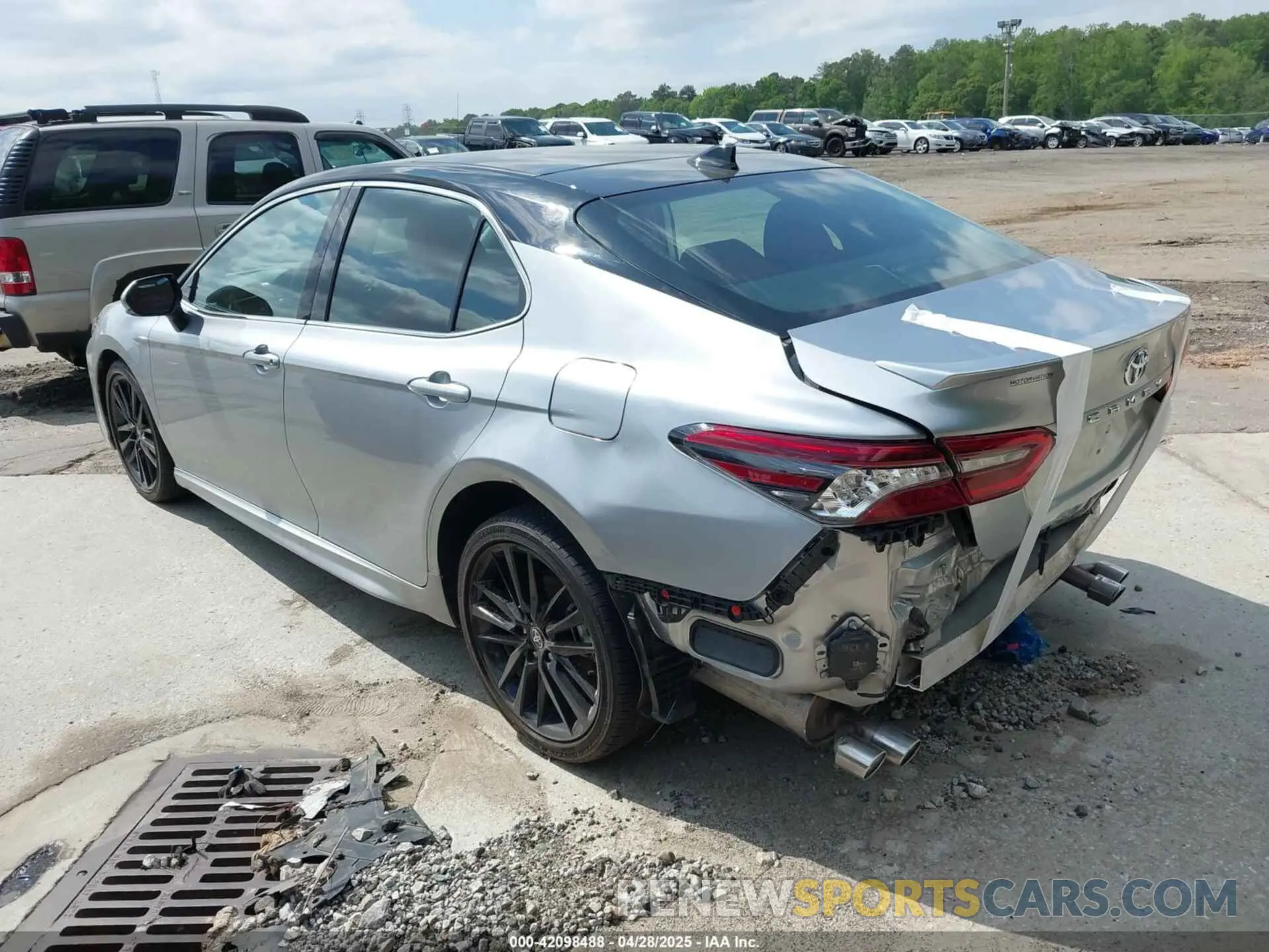 3 Photograph of a damaged car 4T1K61AK7RU861738 TOYOTA CAMRY 2024