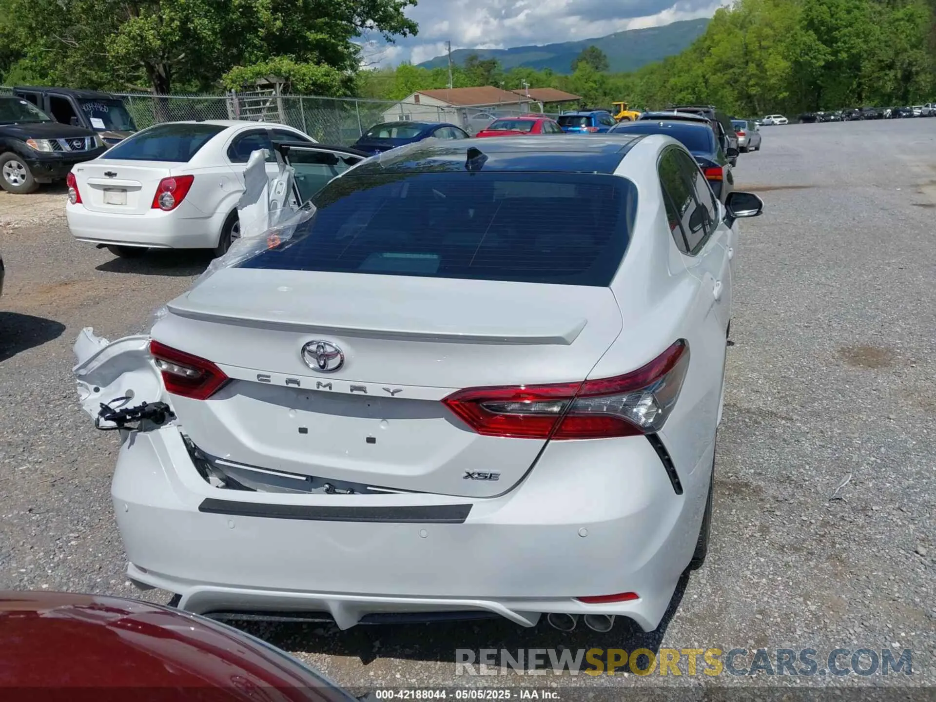 17 Фотография поврежденного автомобиля 4T1KZ1AK3RU097183 TOYOTA CAMRY 2024