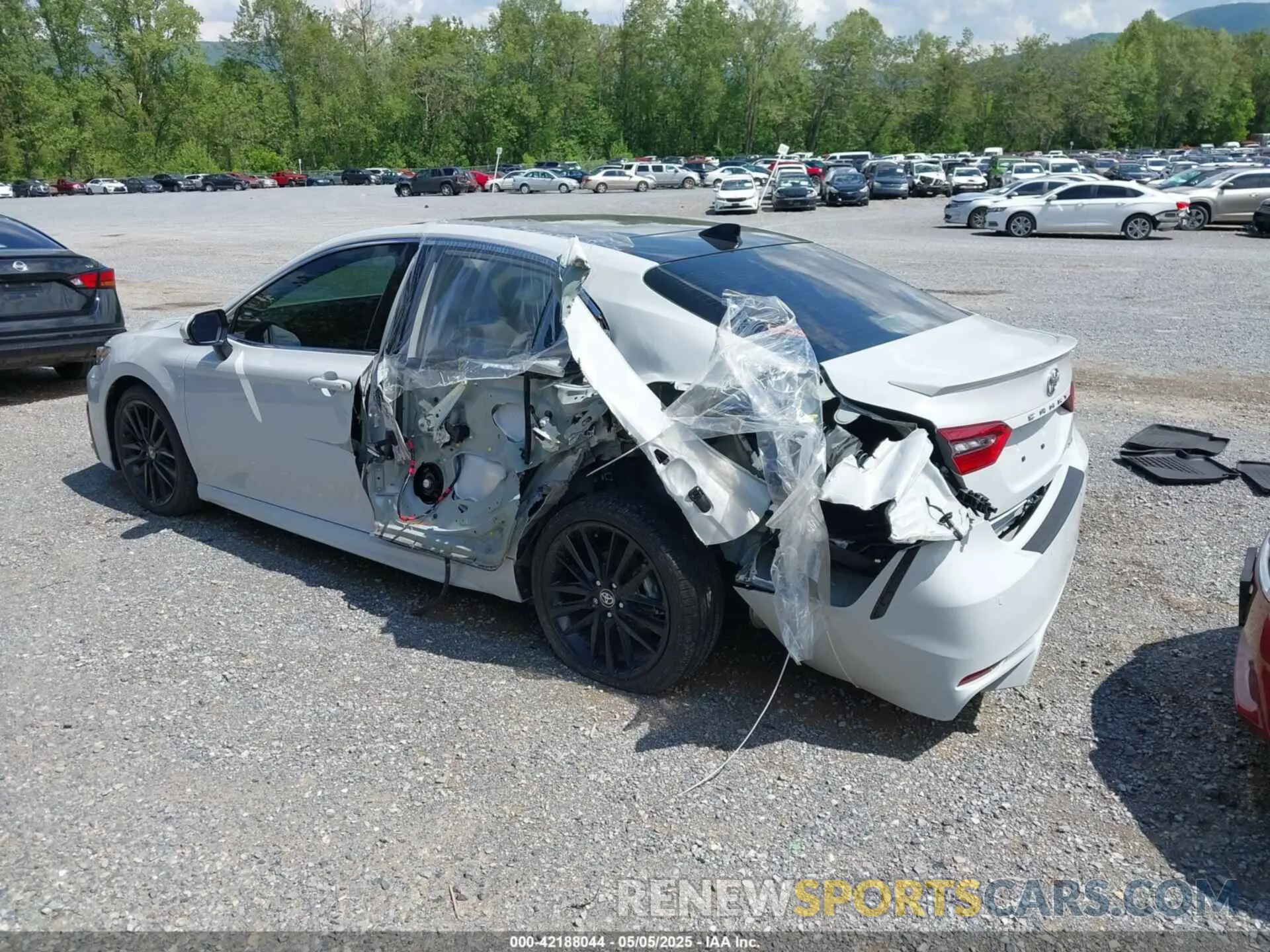 3 Фотография поврежденного автомобиля 4T1KZ1AK3RU097183 TOYOTA CAMRY 2024