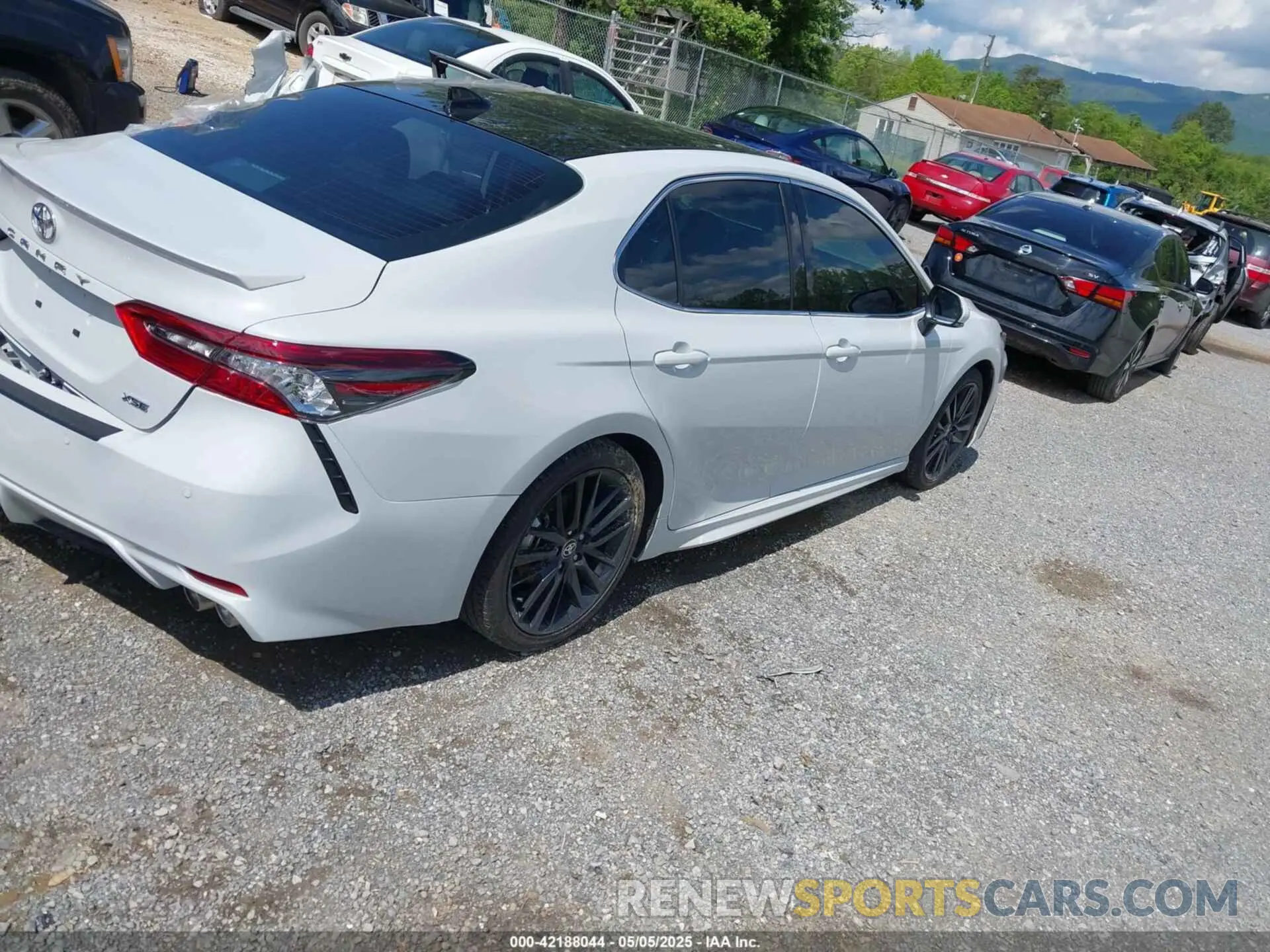 4 Фотография поврежденного автомобиля 4T1KZ1AK3RU097183 TOYOTA CAMRY 2024