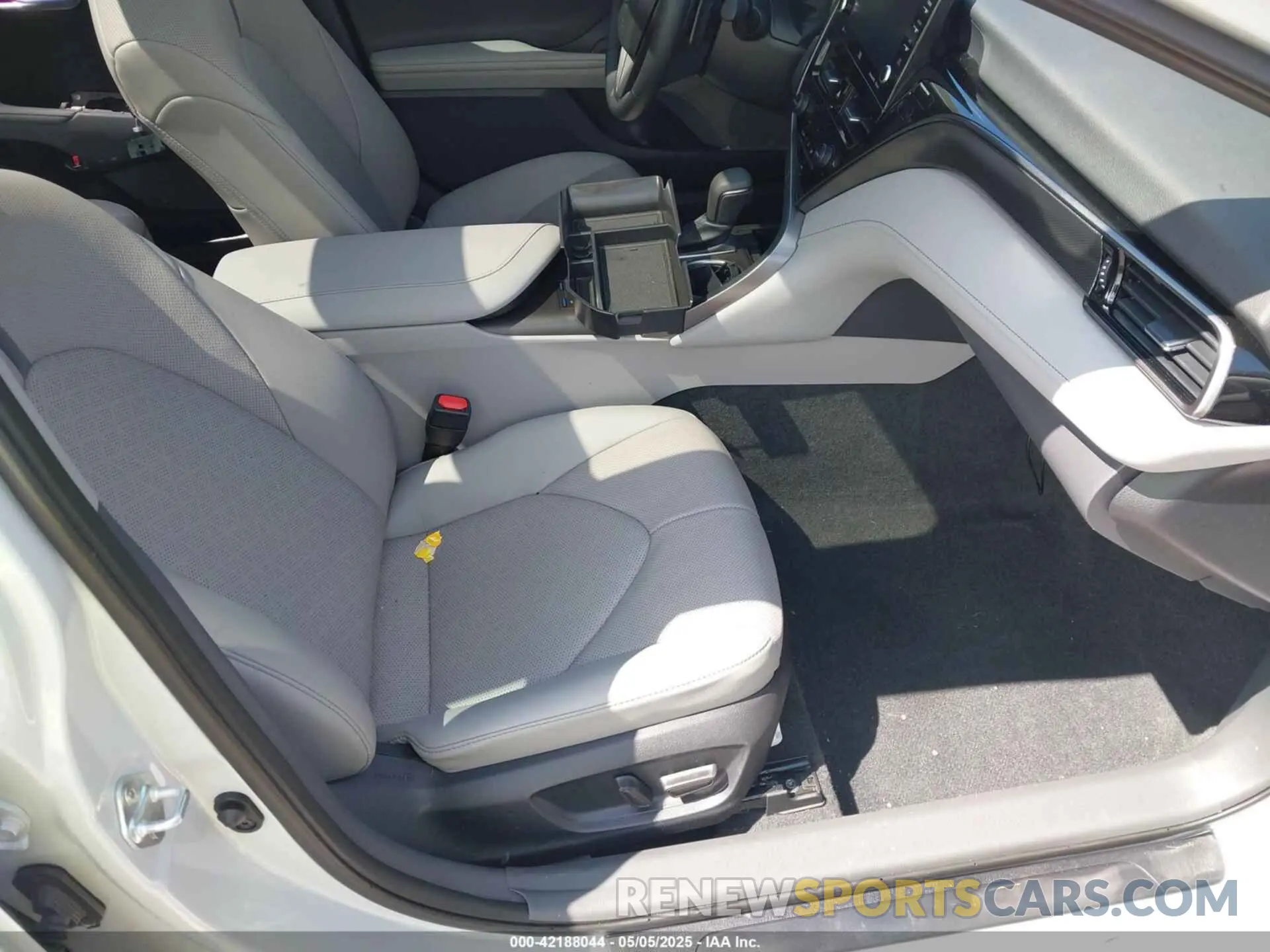 5 Фотография поврежденного автомобиля 4T1KZ1AK3RU097183 TOYOTA CAMRY 2024