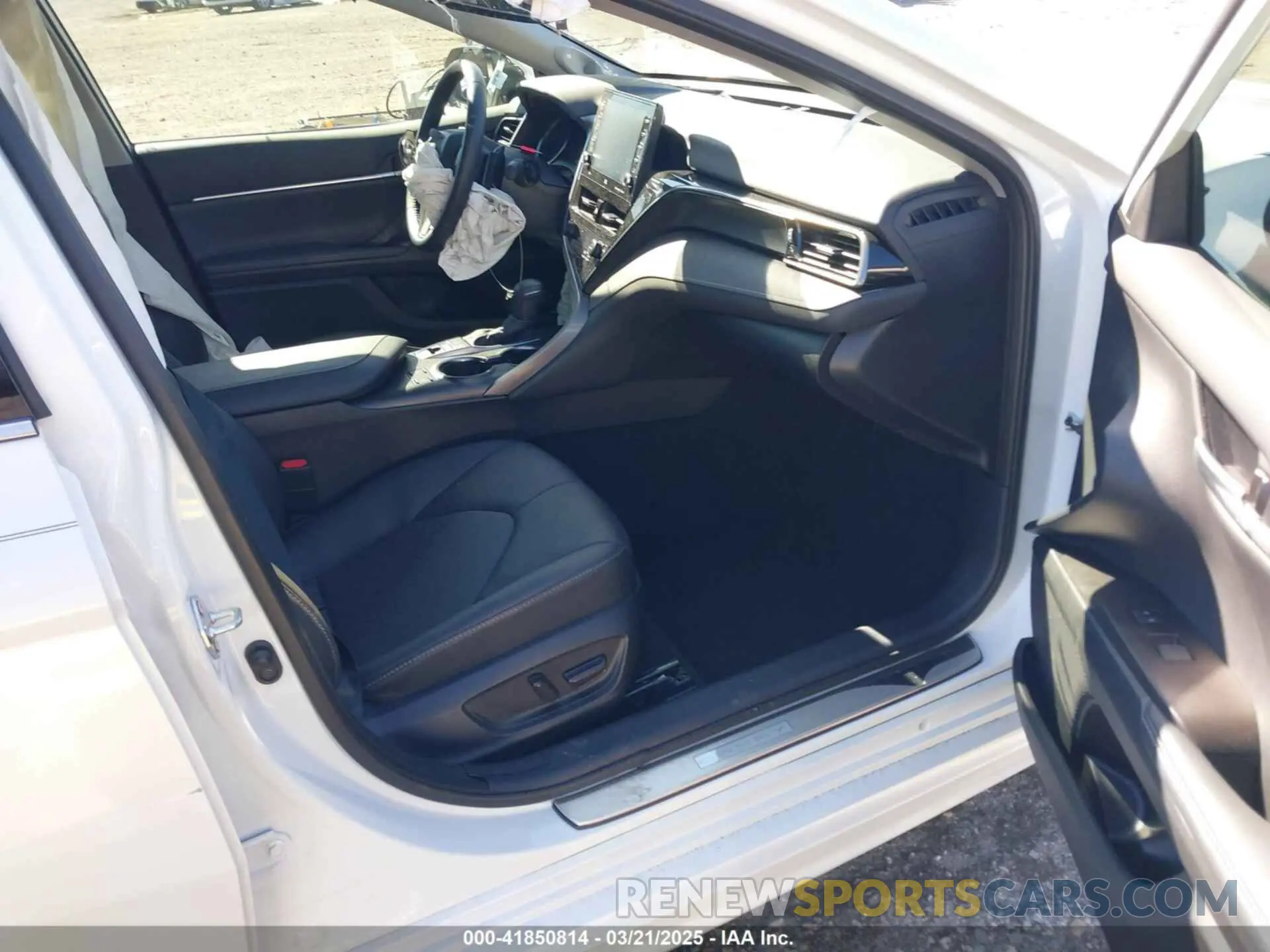 5 Photograph of a damaged car 4T1KZ1AK6RU096433 TOYOTA CAMRY 2024
