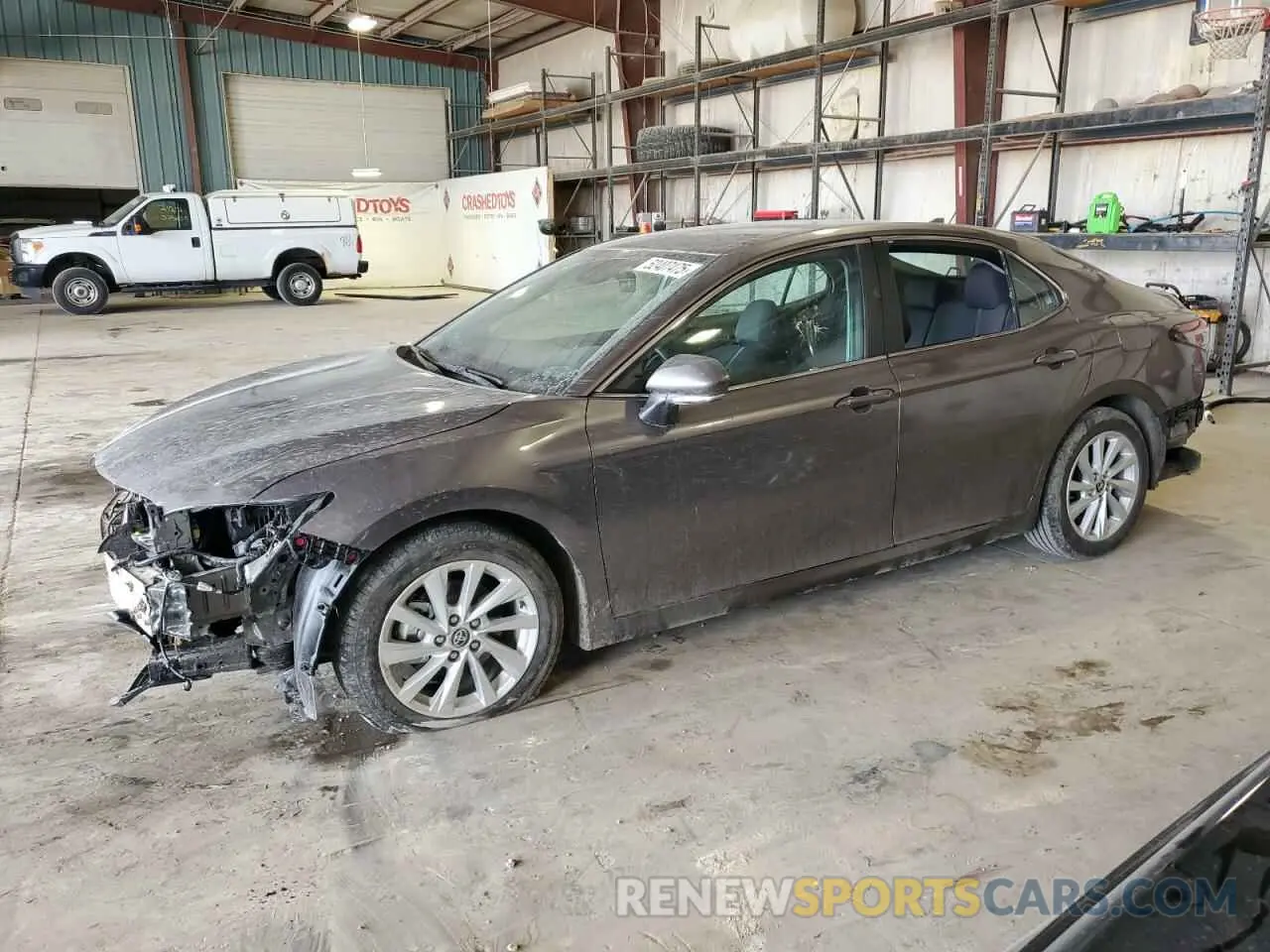 1 Фотография поврежденного автомобиля 4T1R11AK2RU193084 TOYOTA CAMRY 2024
