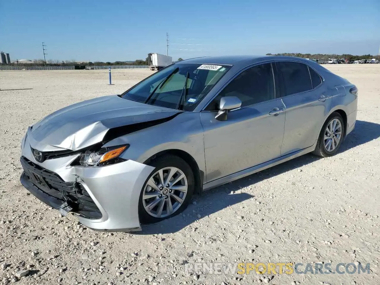 1 Фотография поврежденного автомобиля 4T1R11AK3RU225587 TOYOTA CAMRY 2024