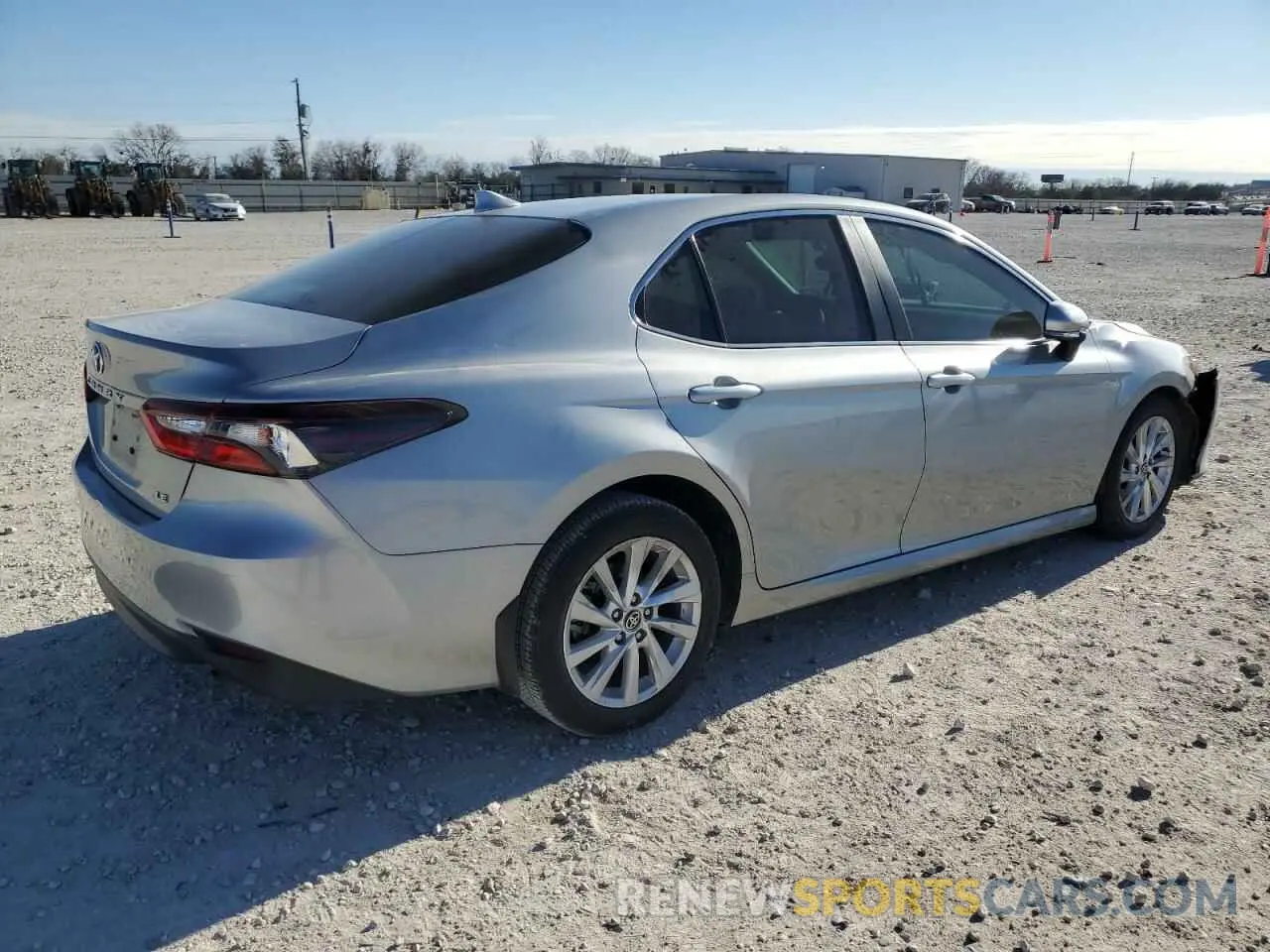 3 Фотография поврежденного автомобиля 4T1R11AK3RU225587 TOYOTA CAMRY 2024