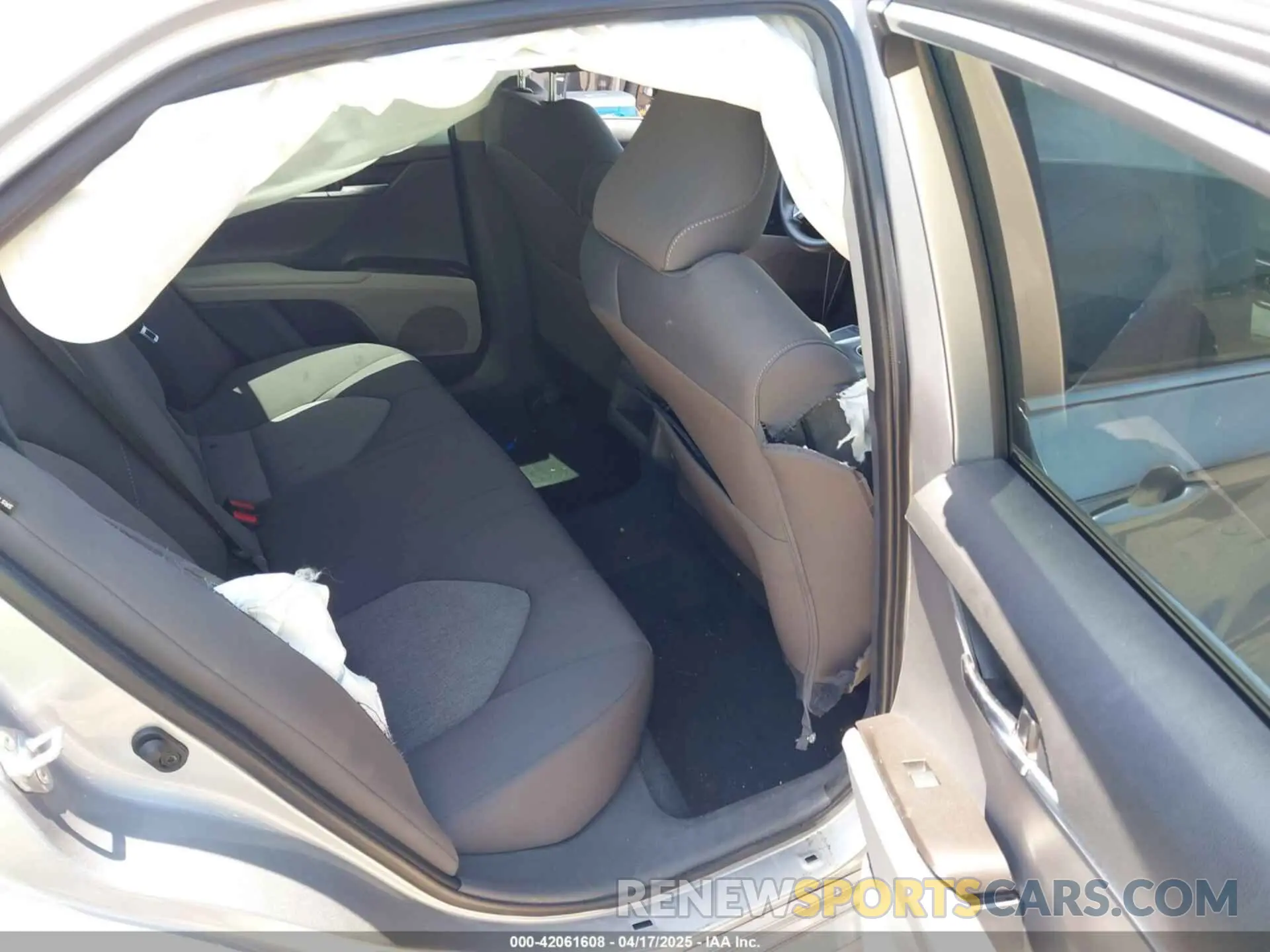 8 Фотография поврежденного автомобиля 4T1R11AK3RU909197 TOYOTA CAMRY 2024