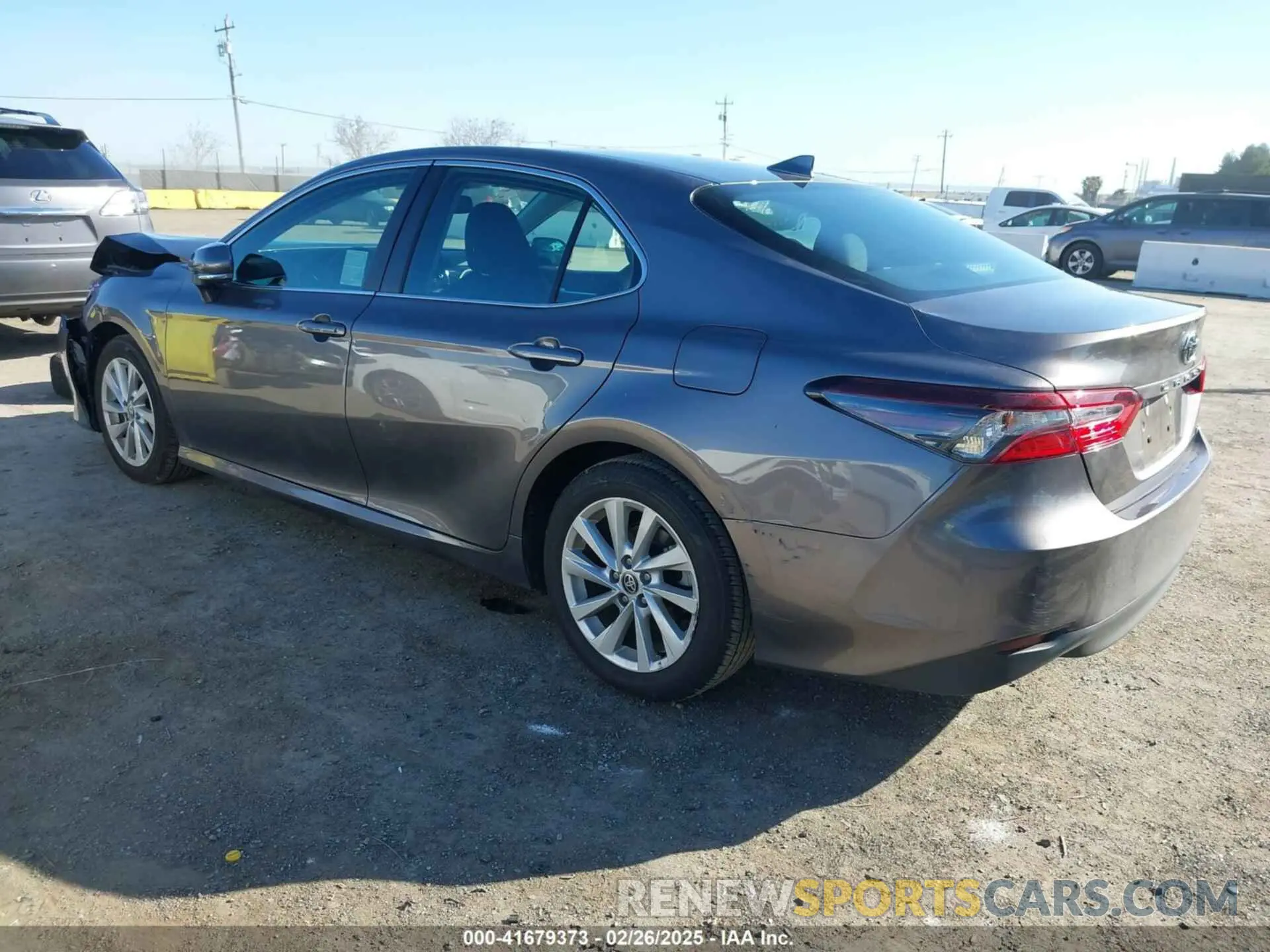 3 Фотография поврежденного автомобиля 4T1R11AK6RU880469 TOYOTA CAMRY 2024