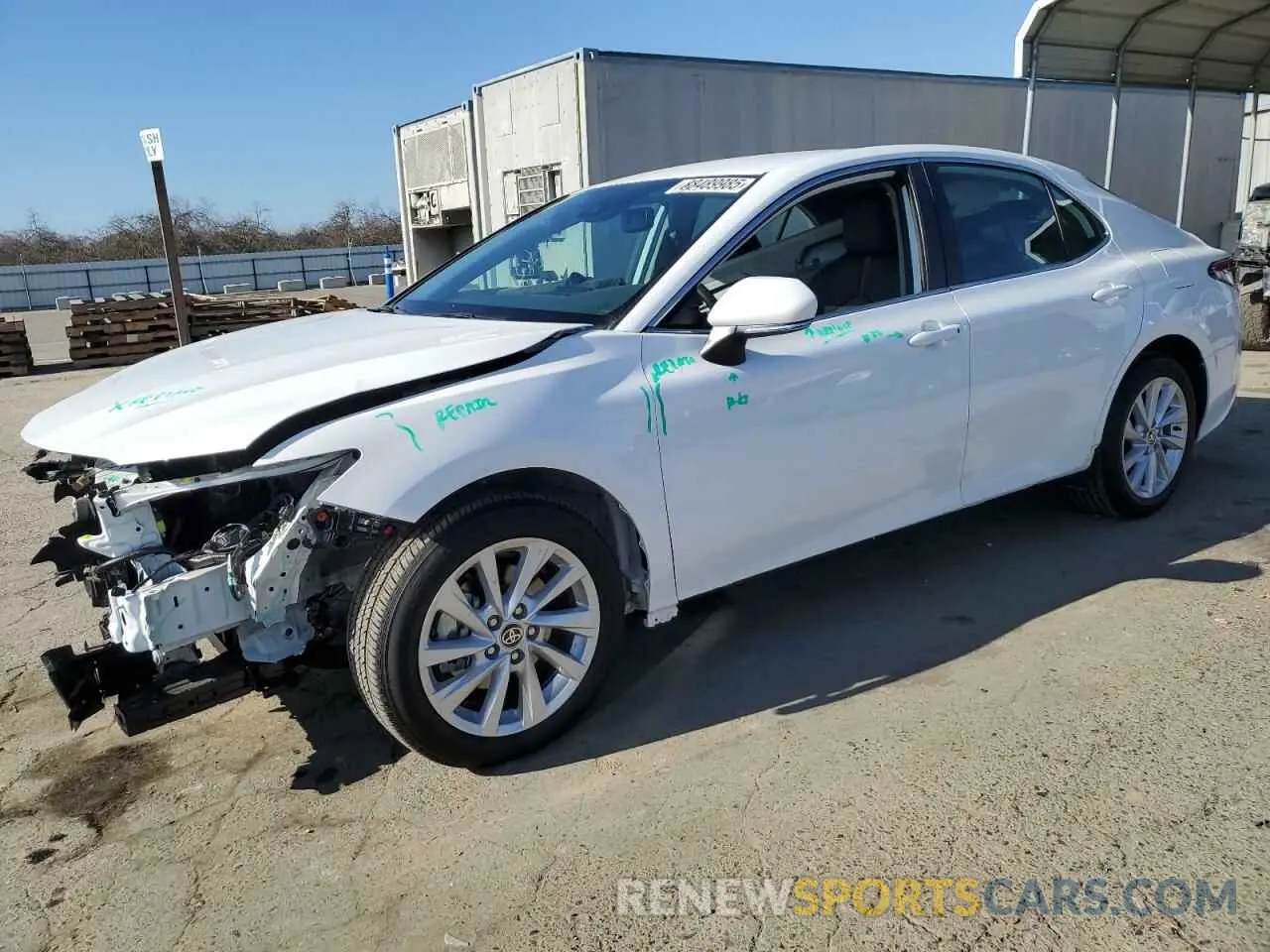 1 Фотография поврежденного автомобиля 4T1R11AK6RU884019 TOYOTA CAMRY 2024