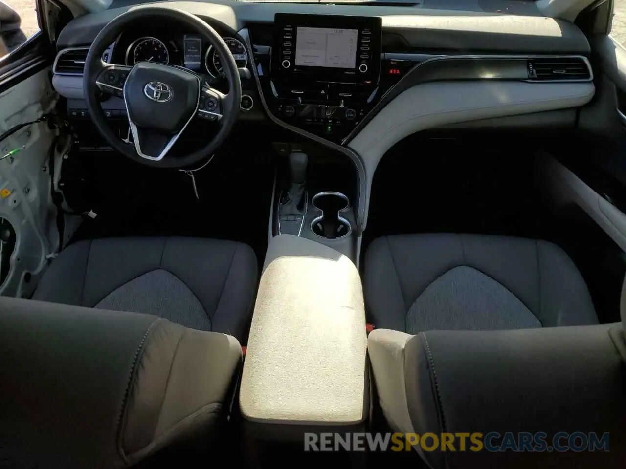 8 Фотография поврежденного автомобиля 4T1R11AK6RU884019 TOYOTA CAMRY 2024