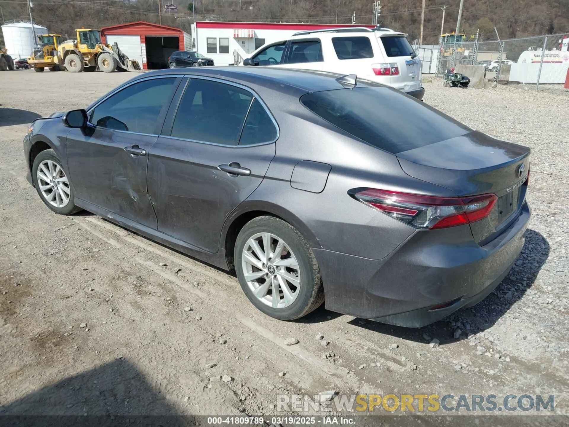 3 Фотография поврежденного автомобиля 4T1R11AK9RU864461 TOYOTA CAMRY 2024