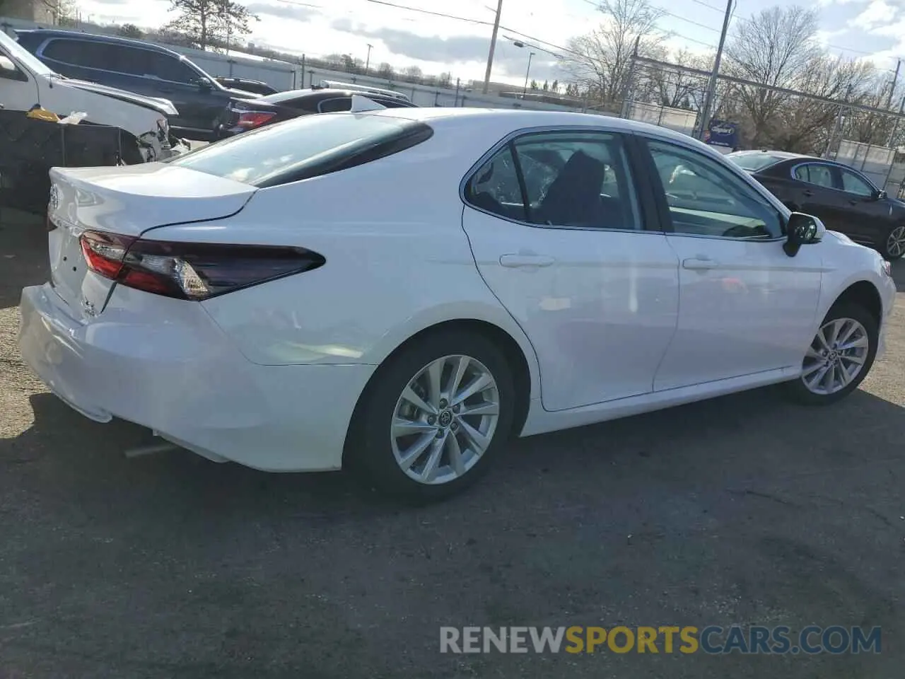 3 Фотография поврежденного автомобиля 4T1R11BK3RU121034 TOYOTA CAMRY 2024