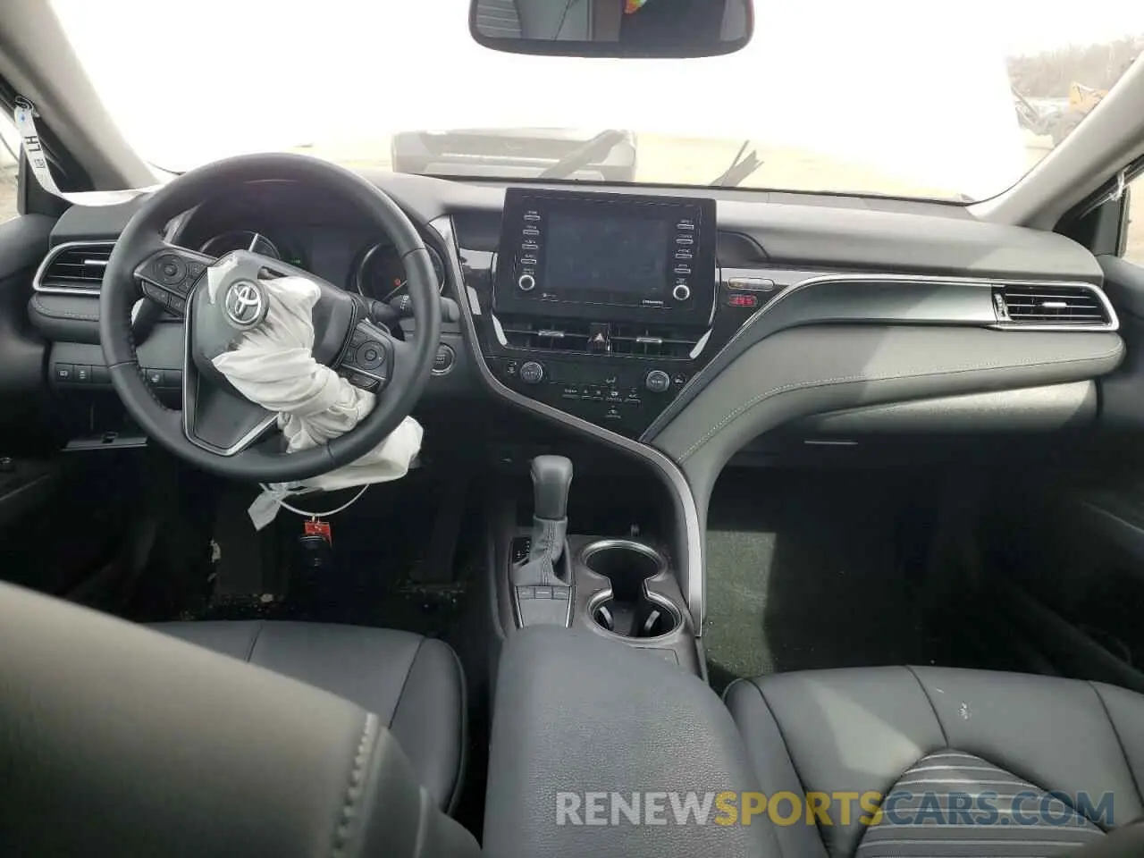 8 Фотография поврежденного автомобиля 4T1T11AK0RU240523 TOYOTA CAMRY 2024