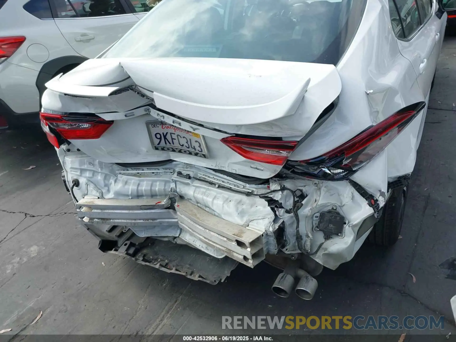 17 Фотография поврежденного автомобиля 4T1T11AK2RU867370 TOYOTA CAMRY 2024