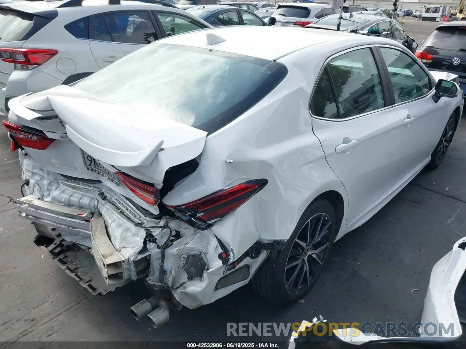 4 Фотография поврежденного автомобиля 4T1T11AK2RU867370 TOYOTA CAMRY 2024