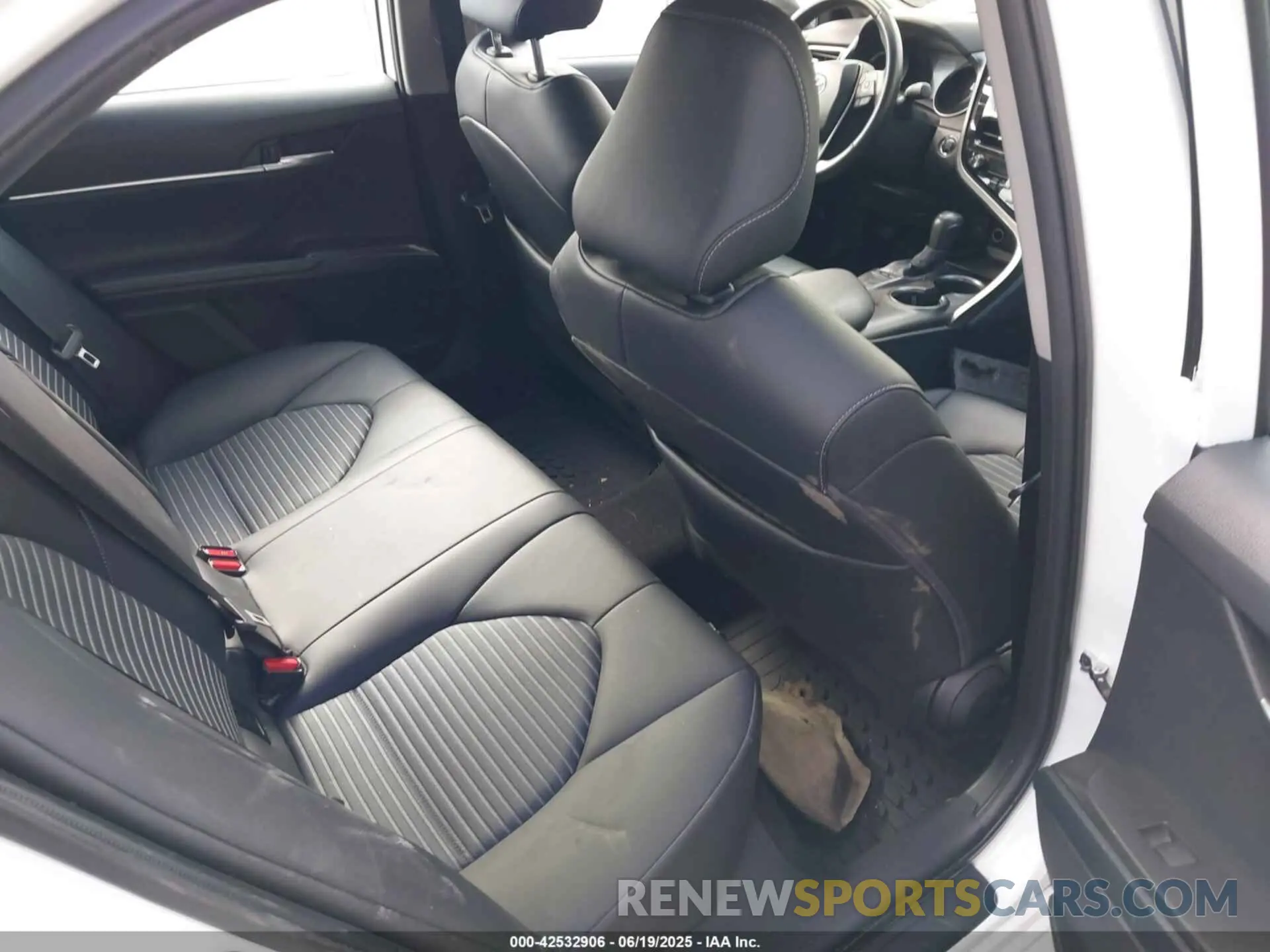 8 Фотография поврежденного автомобиля 4T1T11AK2RU867370 TOYOTA CAMRY 2024