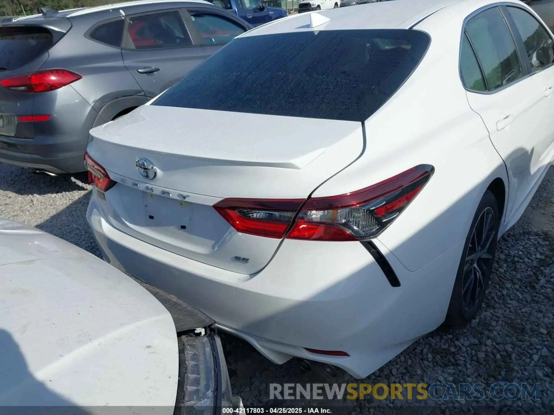 16 Фотография поврежденного автомобиля 4T1T11AK3RU870097 TOYOTA CAMRY 2024