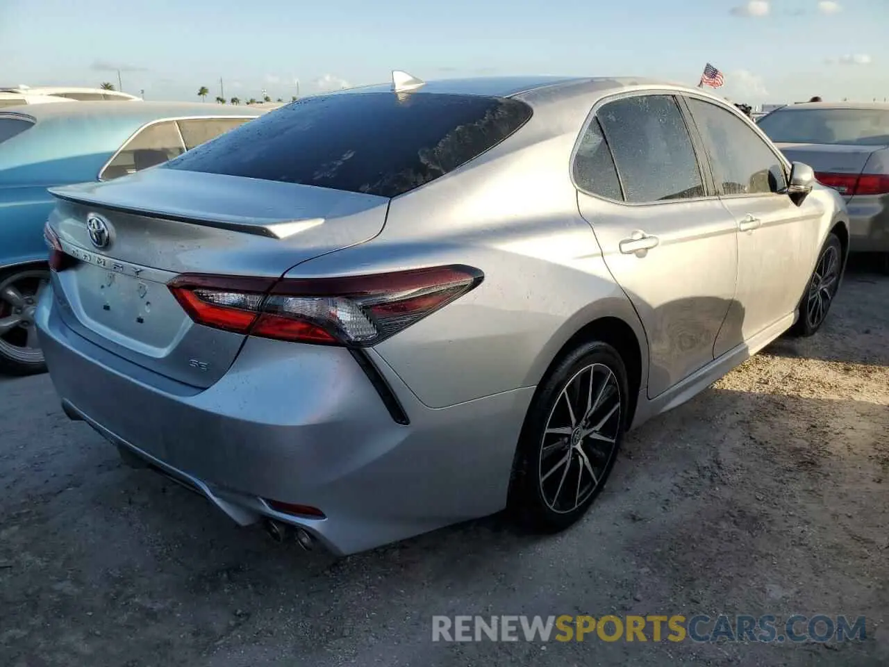 3 Фотография поврежденного автомобиля 4T1T11AK6RU871292 TOYOTA CAMRY 2024