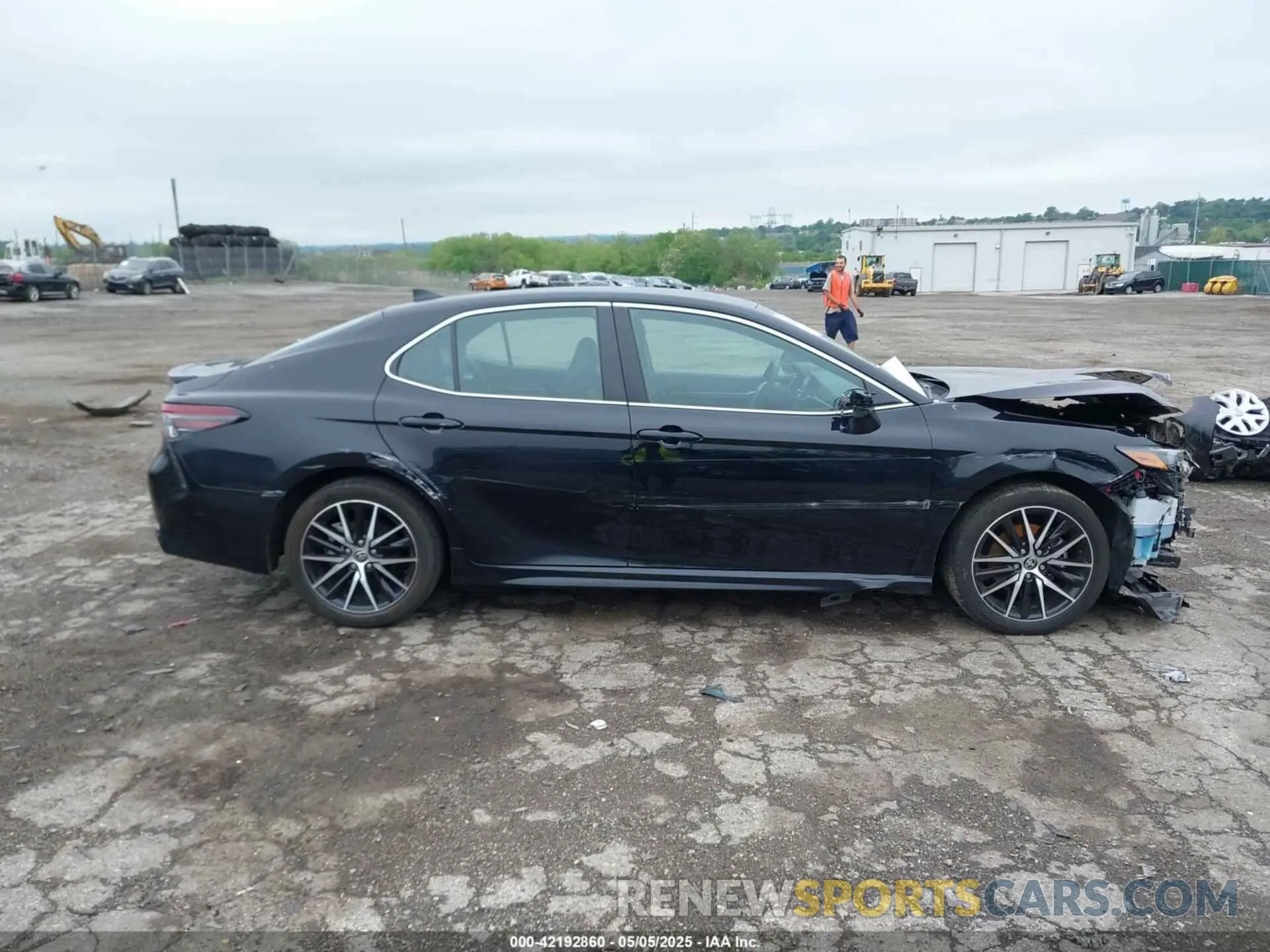 12 Фотография поврежденного автомобиля 4T1T11AK6RU905831 TOYOTA CAMRY 2024