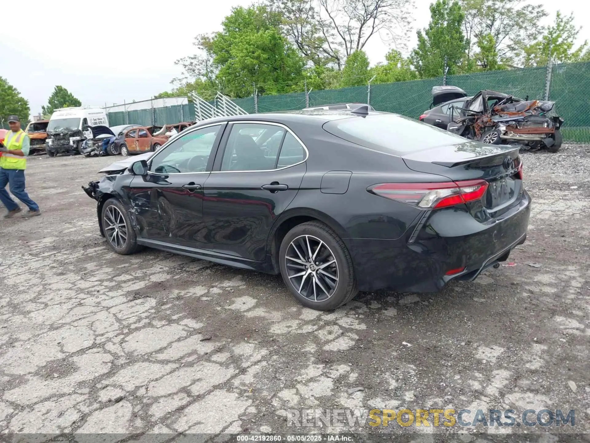 3 Фотография поврежденного автомобиля 4T1T11AK6RU905831 TOYOTA CAMRY 2024