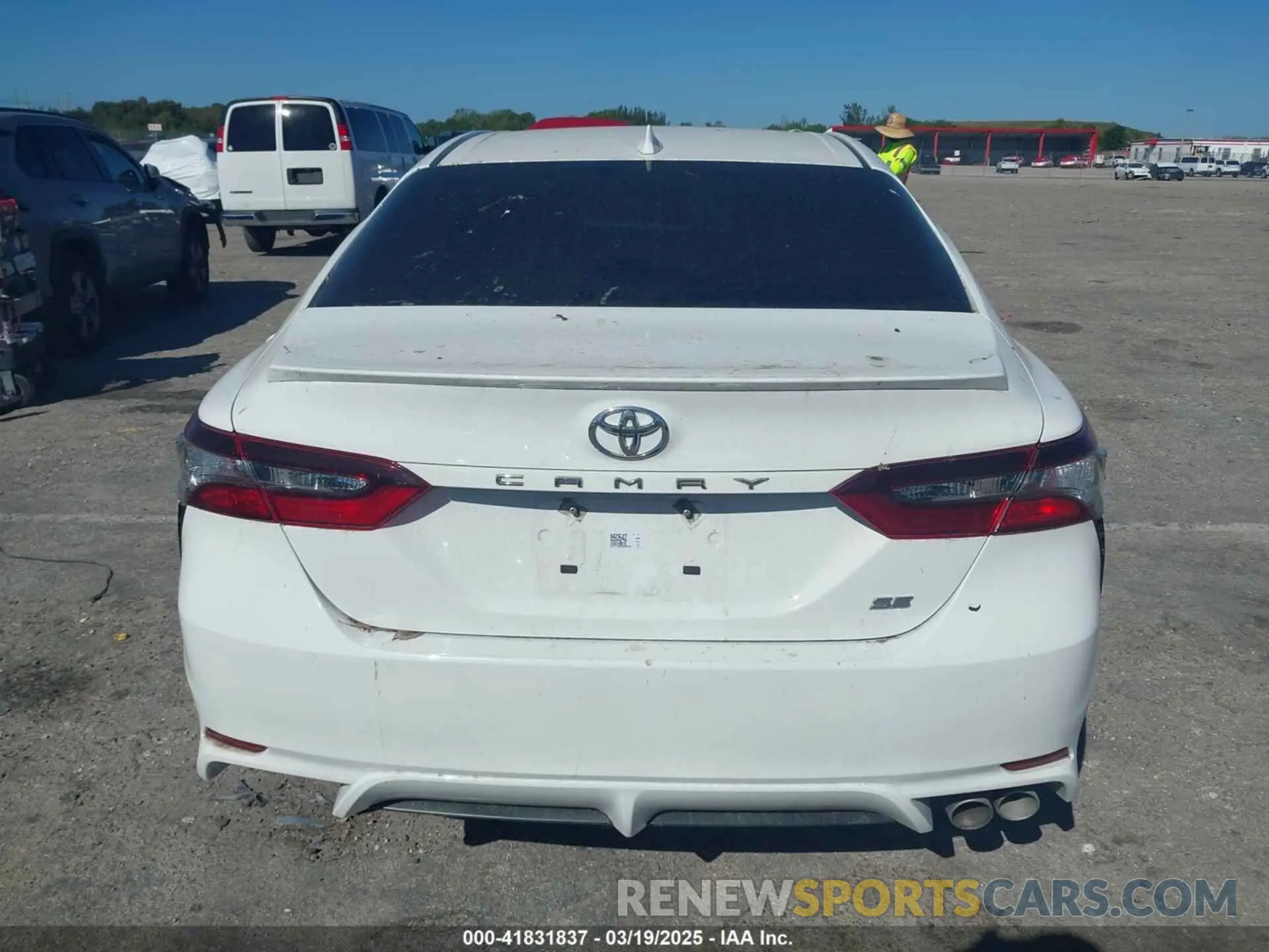 15 Photograph of a damaged car 4T1T11AK8RU850542 TOYOTA CAMRY 2024
