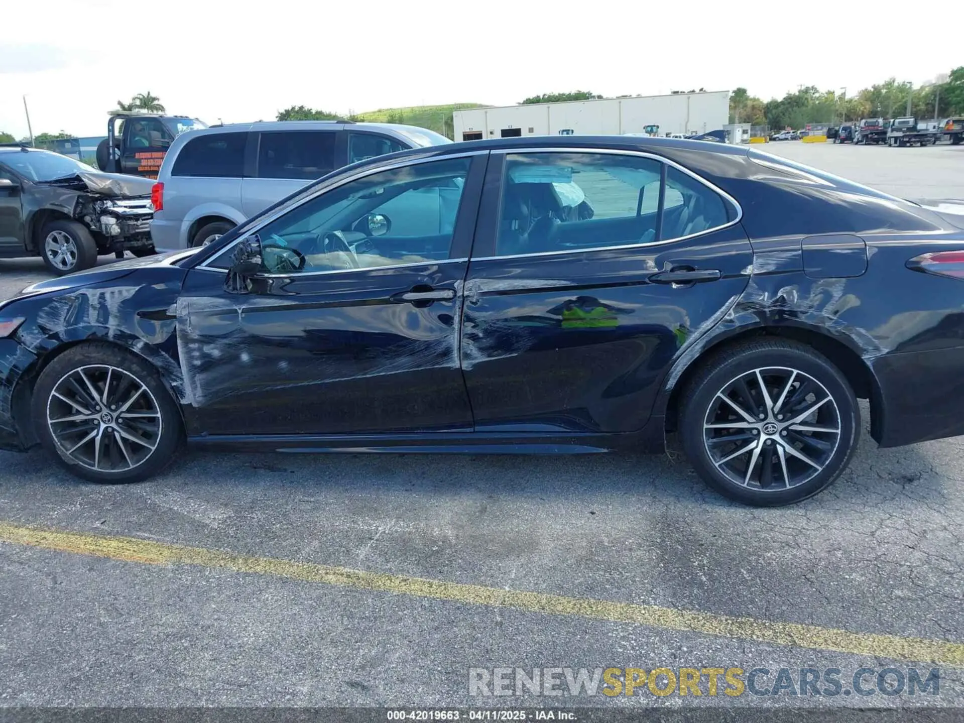 14 Photograph of a damaged car 4T1T11AK9RU842871 TOYOTA CAMRY 2024