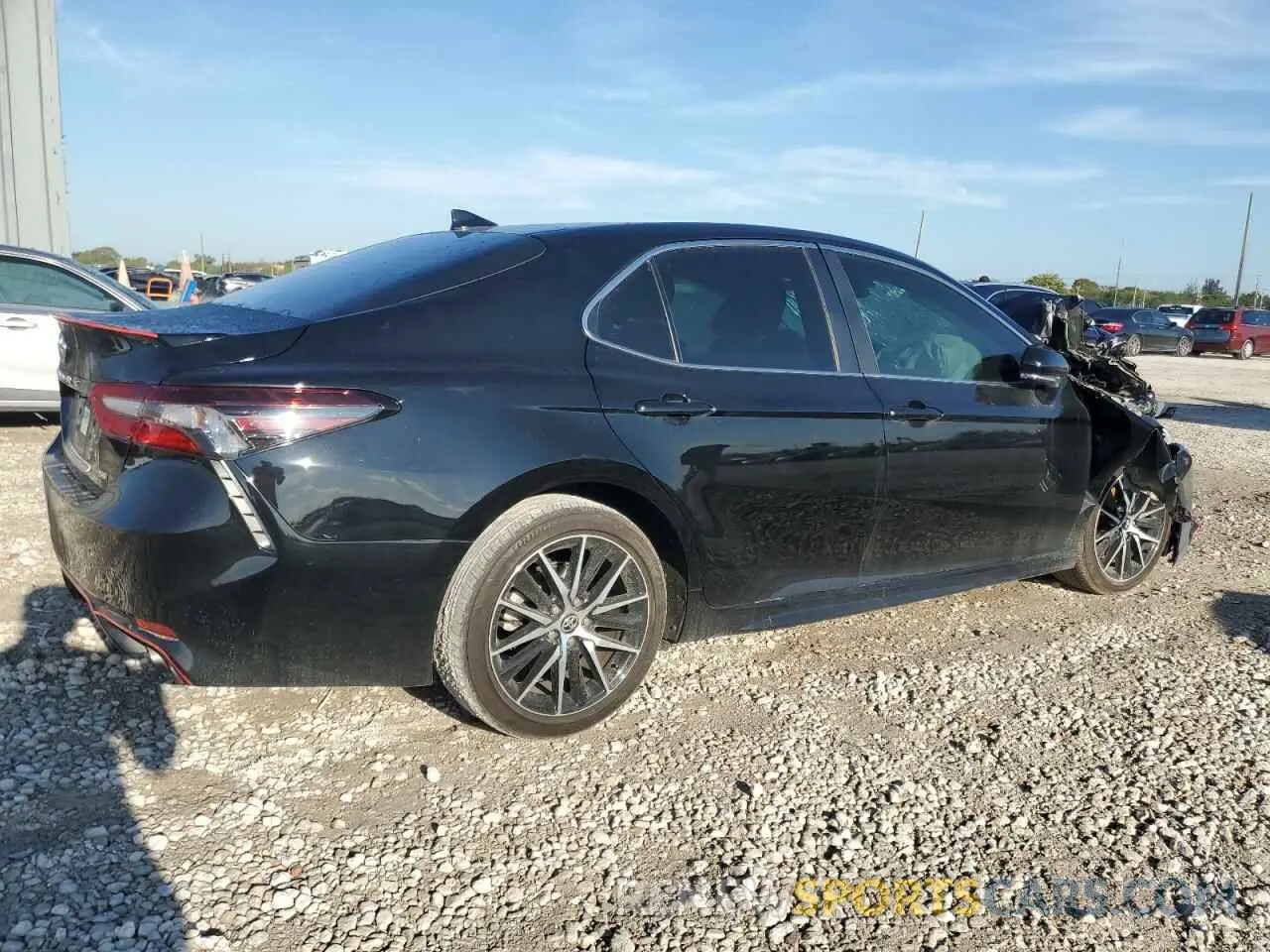 3 Фотография поврежденного автомобиля 4T1T11AK9RU922137 TOYOTA CAMRY 2024
