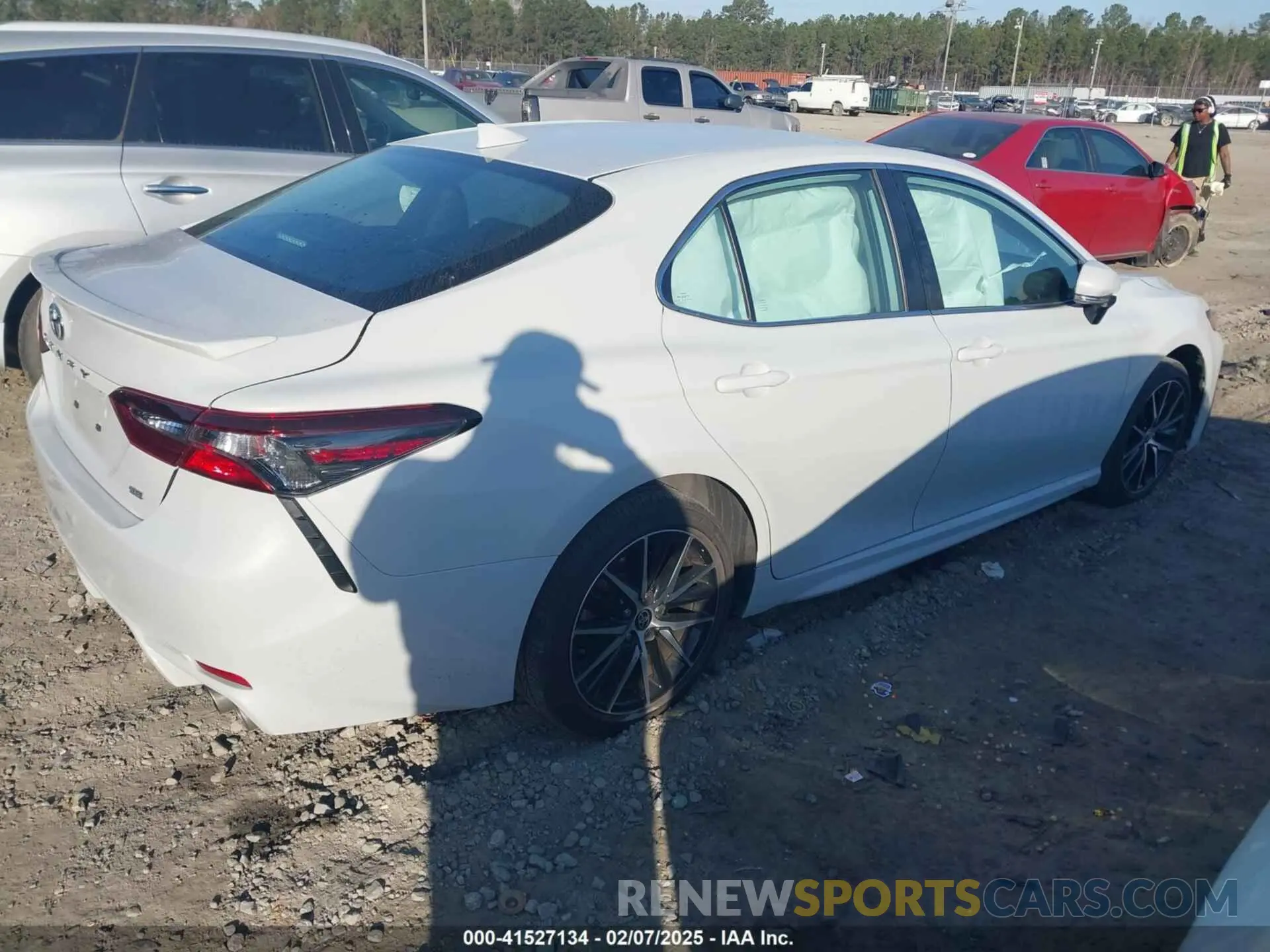 4 Фотография поврежденного автомобиля 4T1T11AKXRU235183 TOYOTA CAMRY 2024