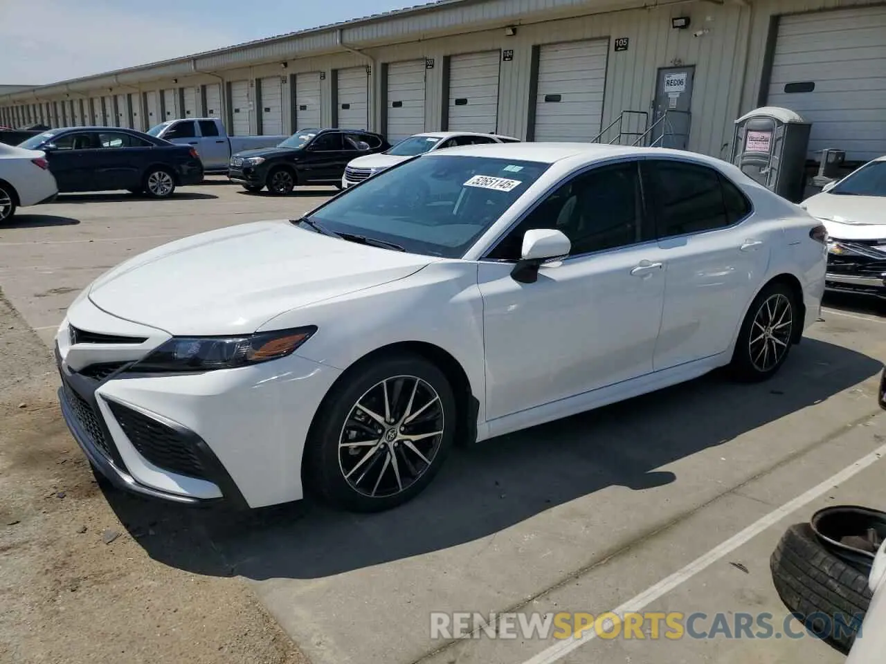 1 Фотография поврежденного автомобиля 4T1T11BK3RU129947 TOYOTA CAMRY 2024