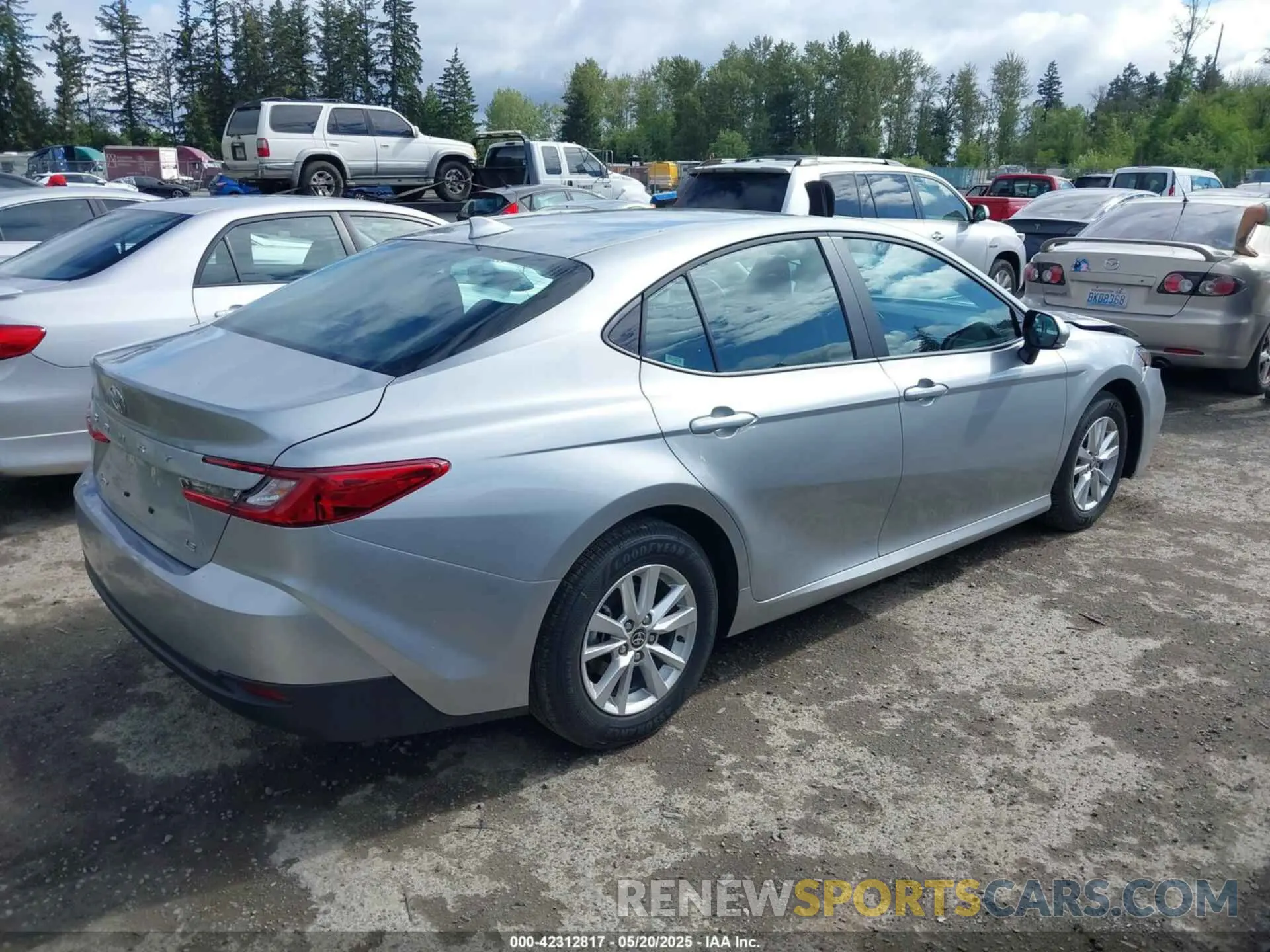 4 Фотография поврежденного автомобиля 4T1DAACK0SU144060 TOYOTA CAMRY 2025