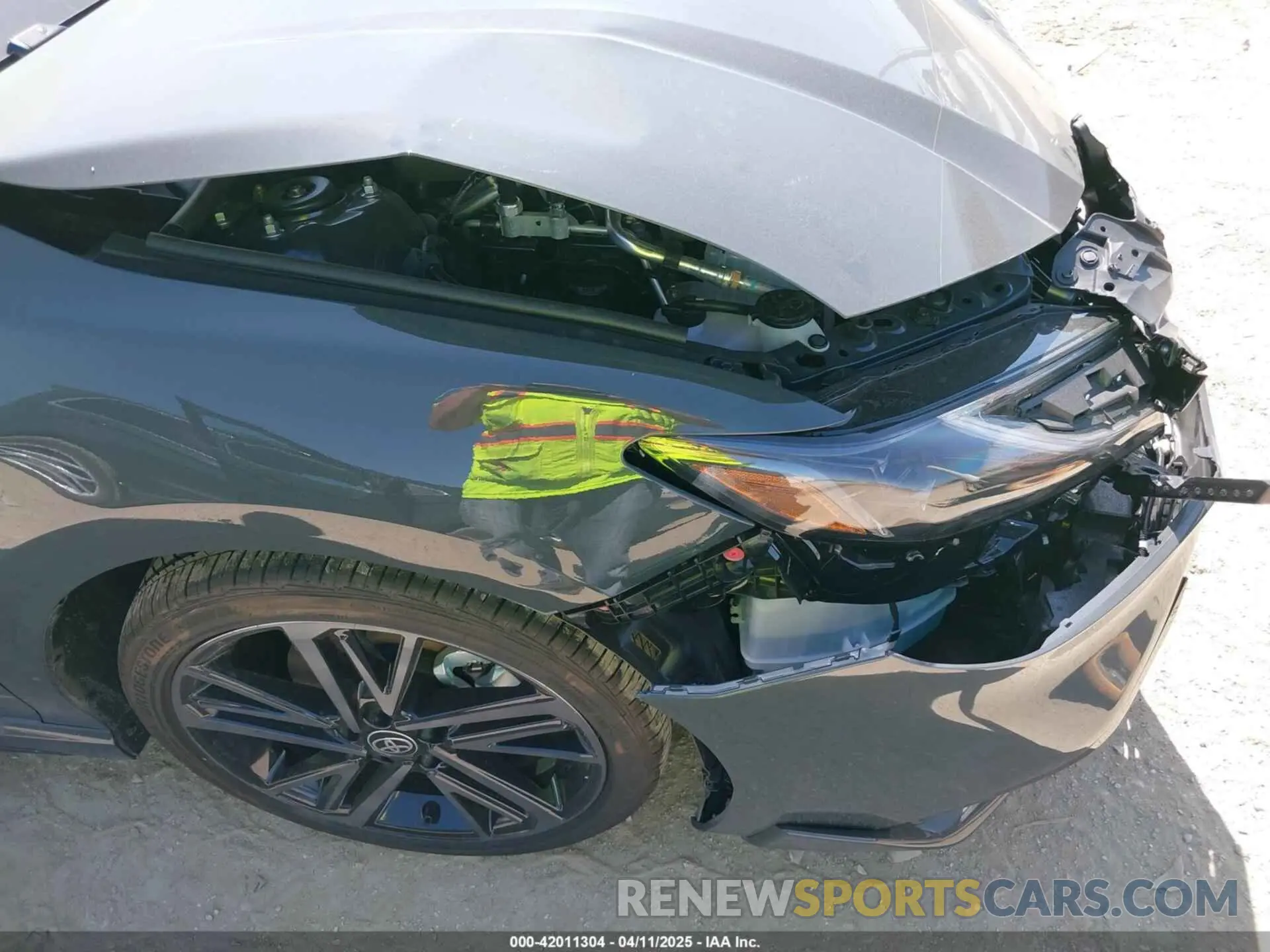 6 Photograph of a damaged car 4T1DAACK0SU586577 TOYOTA CAMRY 2025