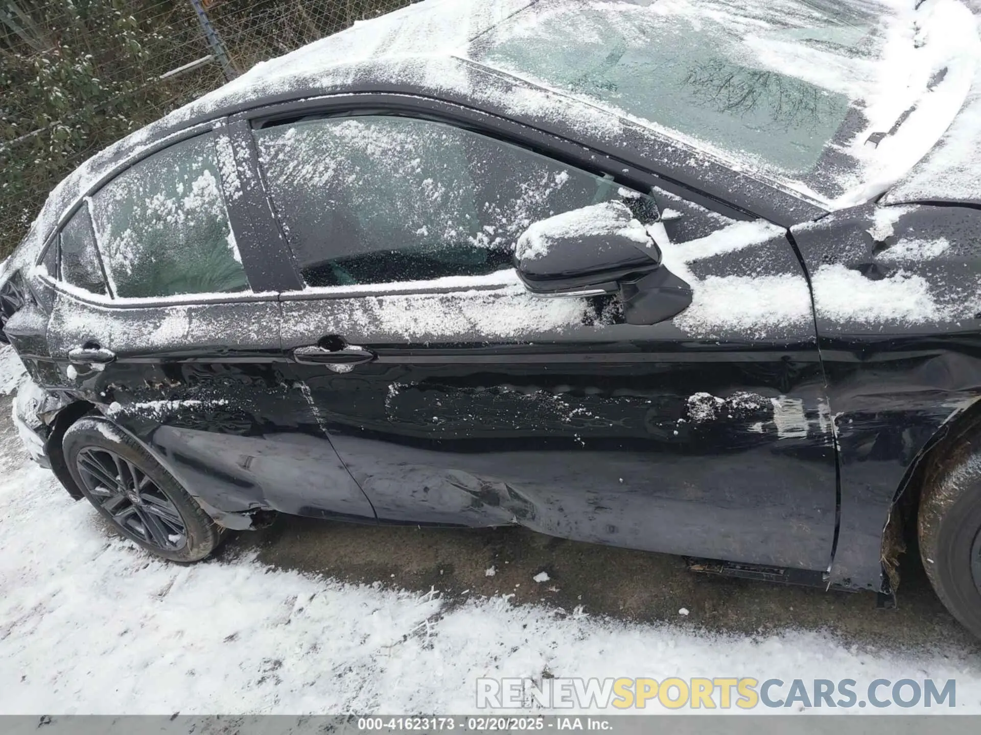 19 Photograph of a damaged car 4T1DAACK1SU098268 TOYOTA CAMRY 2025