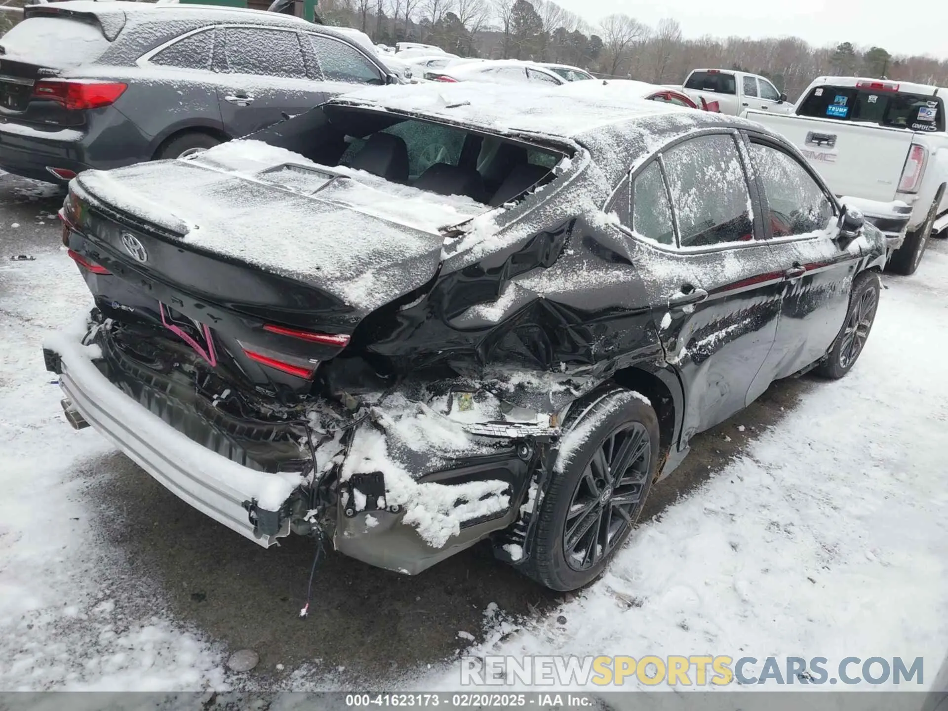 4 Photograph of a damaged car 4T1DAACK1SU098268 TOYOTA CAMRY 2025