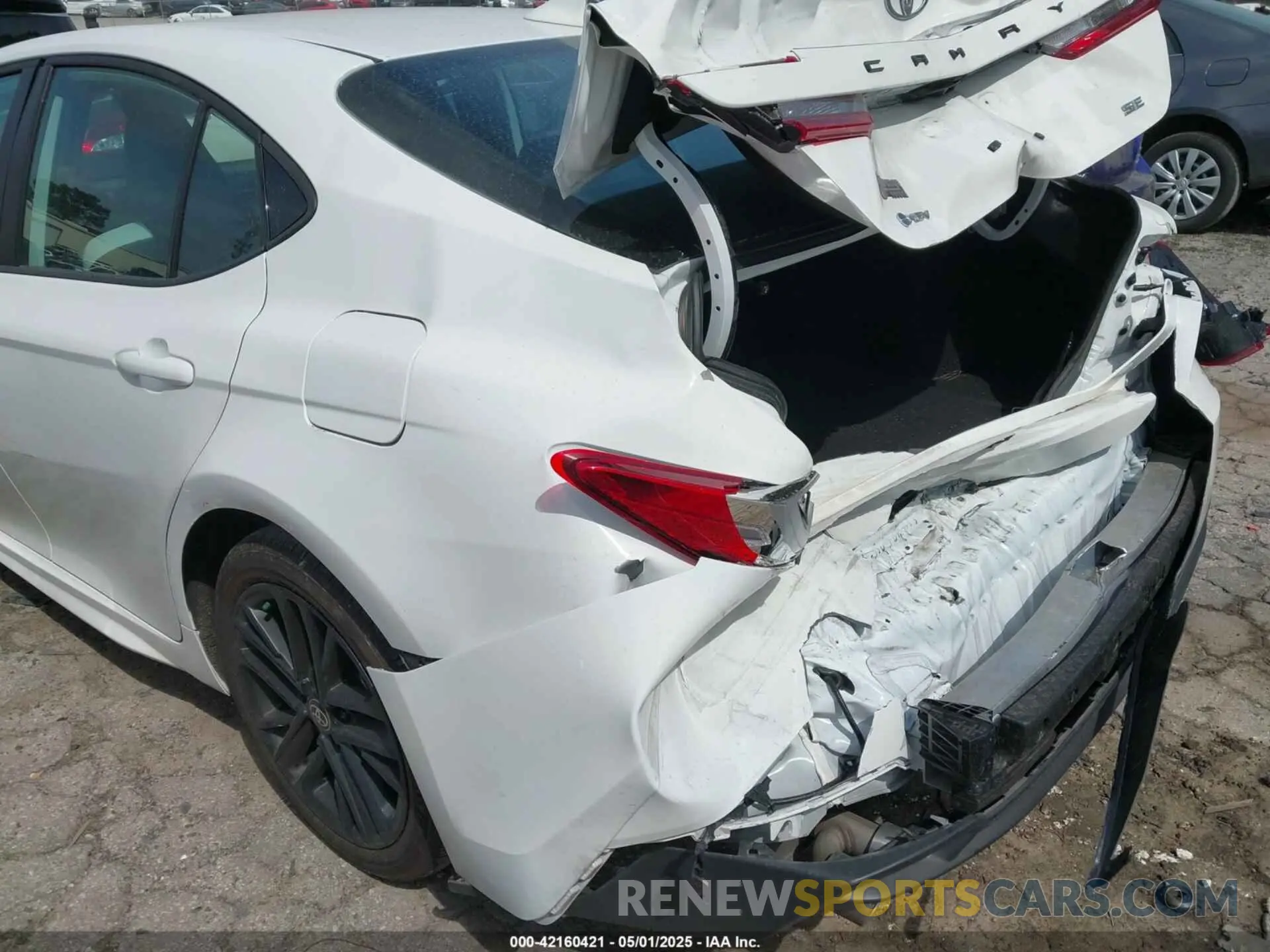 17 Photograph of a damaged car 4T1DAACK1SU505344 TOYOTA CAMRY 2025