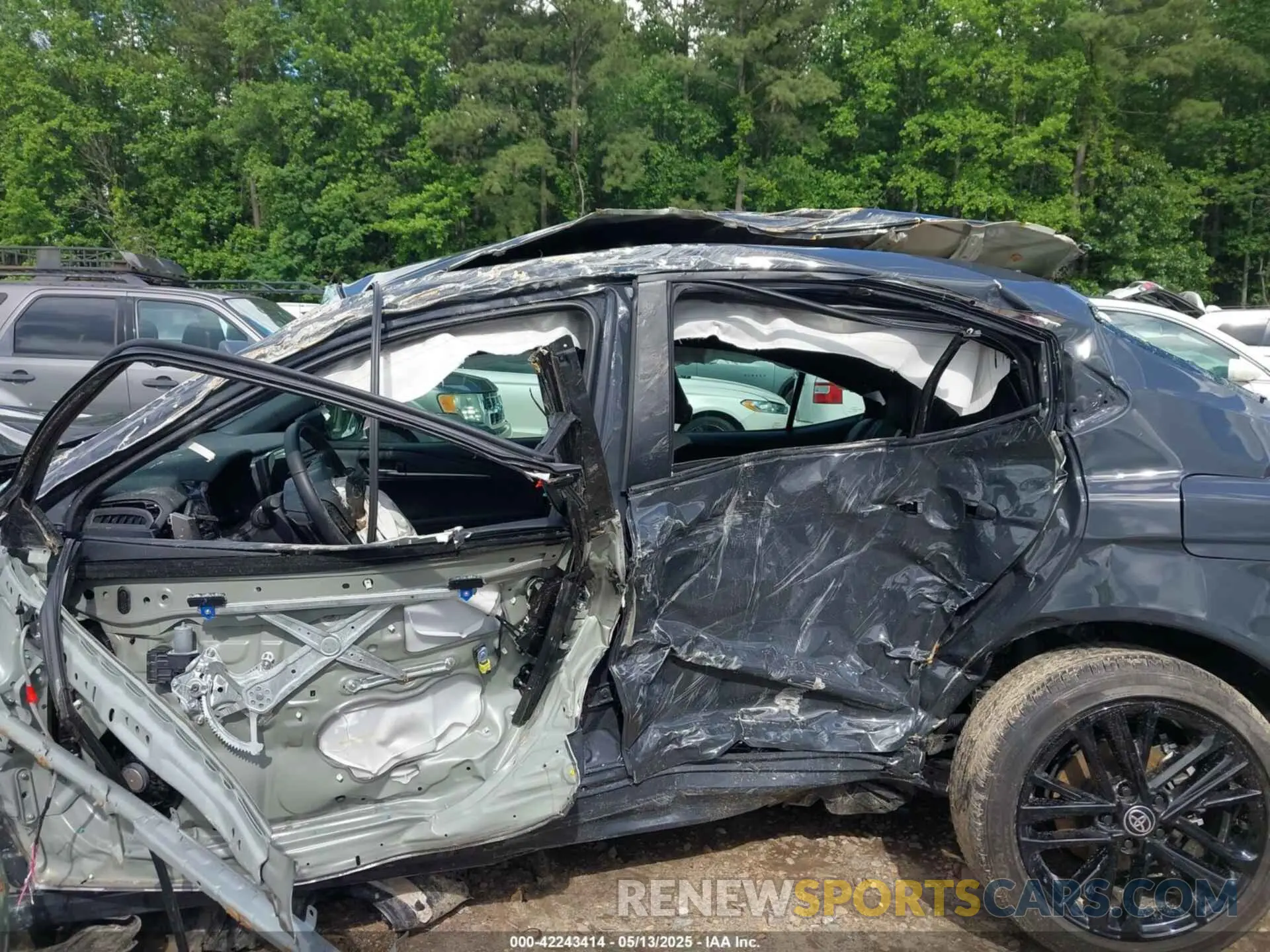 14 Photograph of a damaged car 4T1DAACK2SU090258 TOYOTA CAMRY 2025