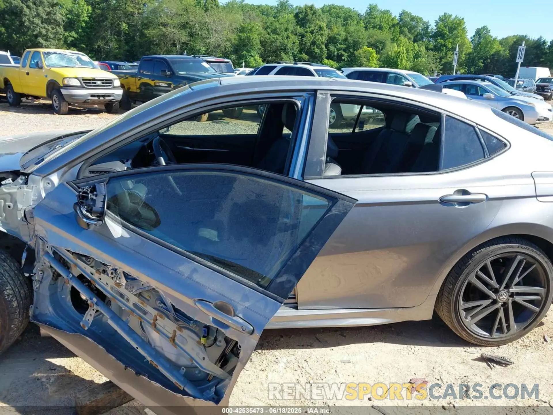 14 Photograph of a damaged car 4T1DAACK2SU559185 TOYOTA CAMRY 2025