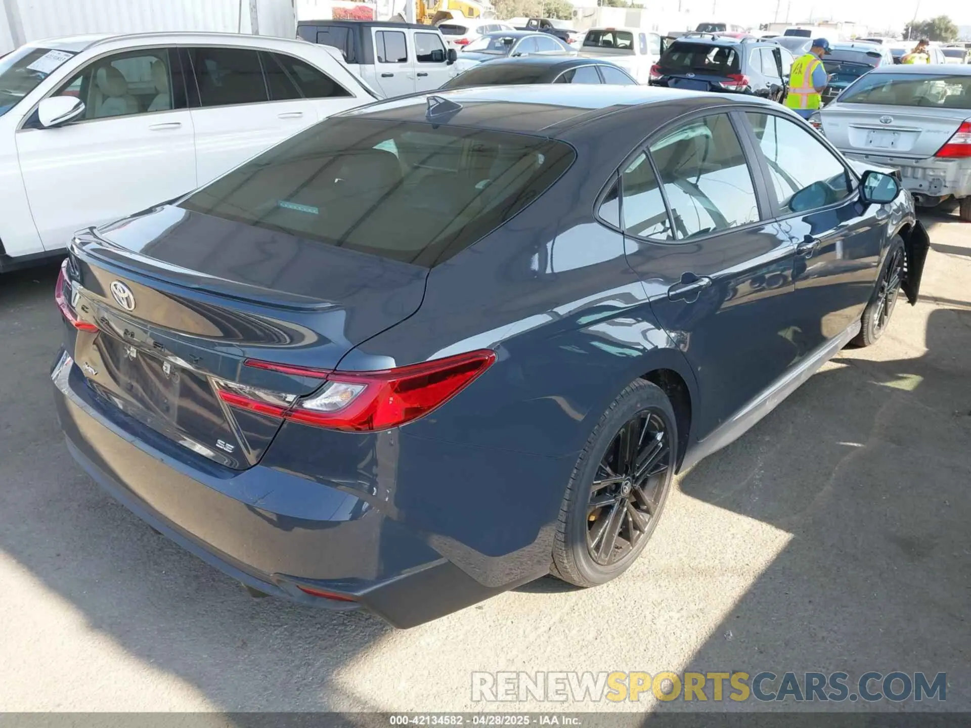 4 Фотография поврежденного автомобиля 4T1DAACK3SU068088 TOYOTA CAMRY 2025