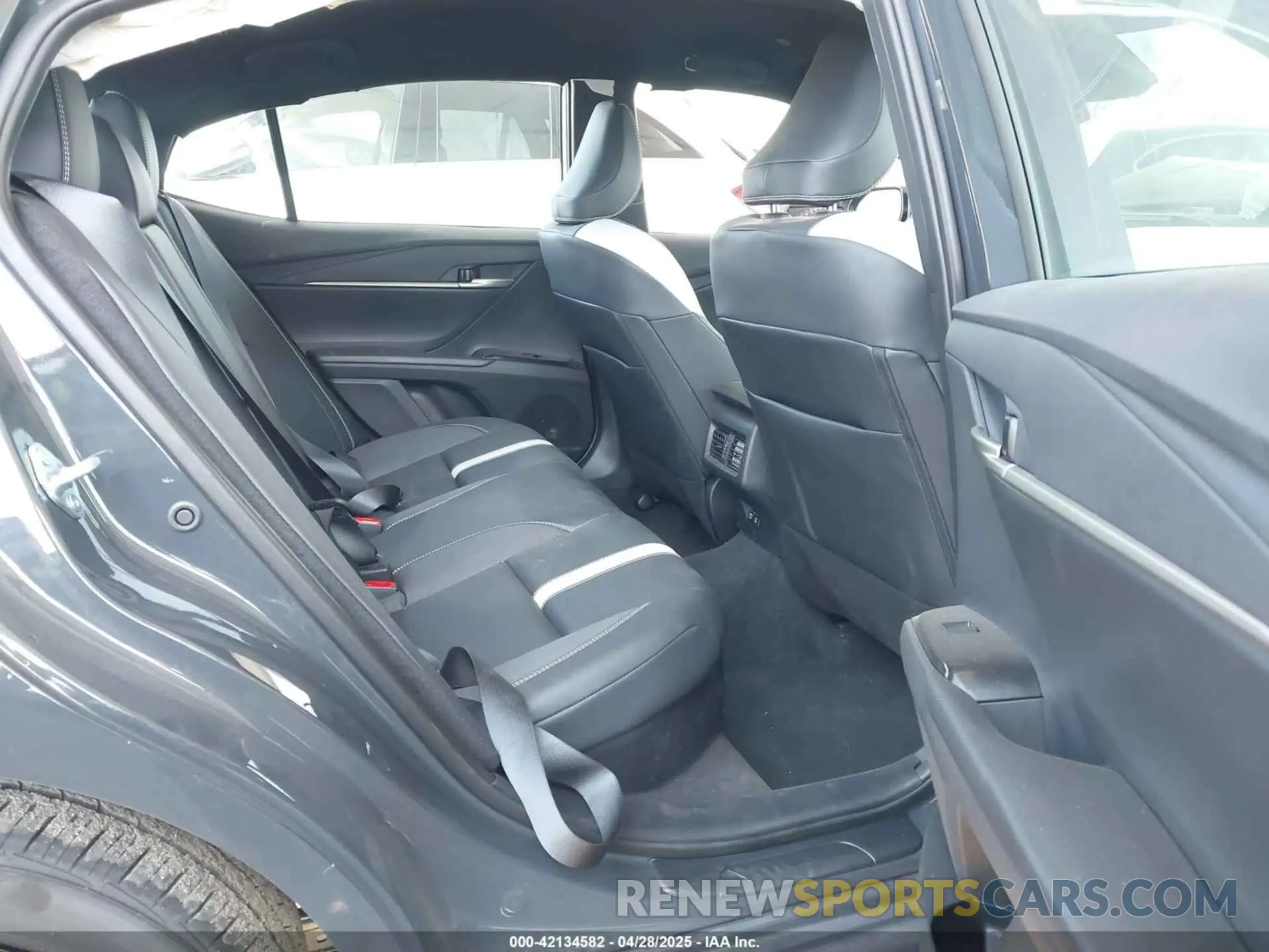 8 Фотография поврежденного автомобиля 4T1DAACK3SU068088 TOYOTA CAMRY 2025