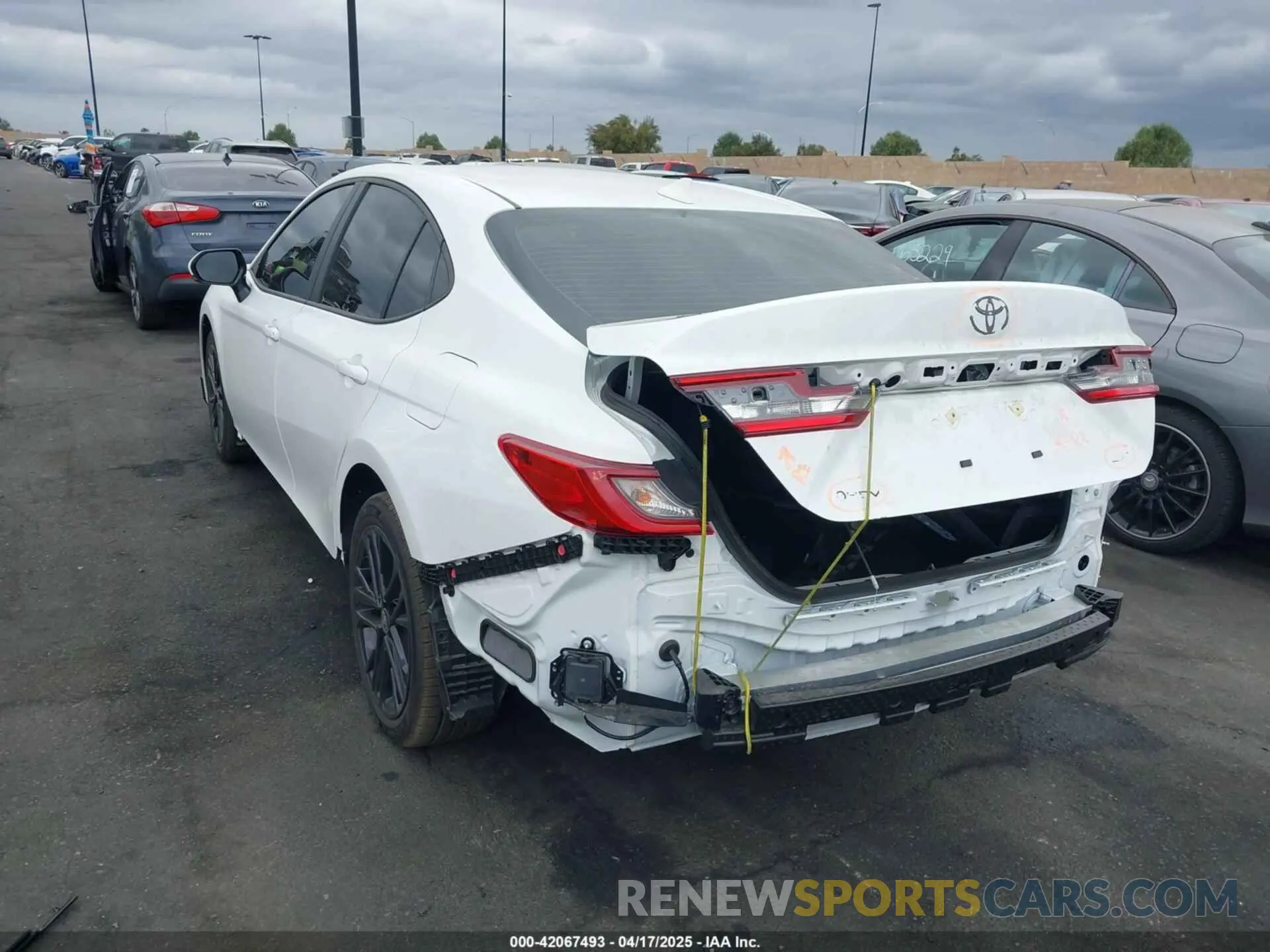 3 Photograph of a damaged car 4T1DAACK3SU087725 TOYOTA CAMRY 2025