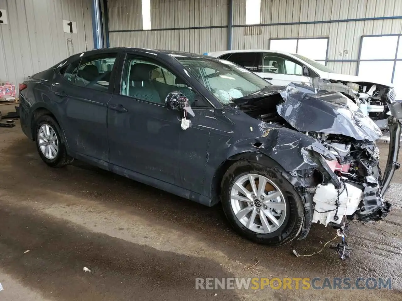 4 Фотография поврежденного автомобиля 4T1DAACK3SU106435 TOYOTA CAMRY 2025