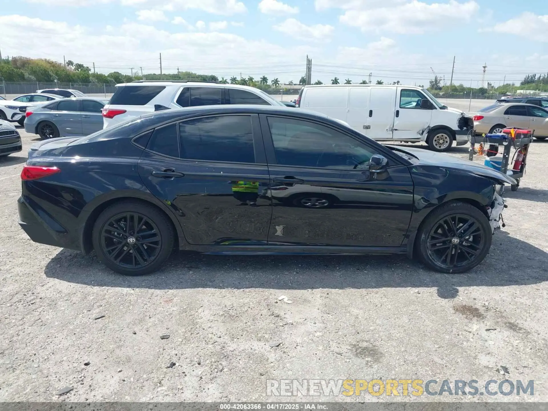 14 Фотография поврежденного автомобиля 4T1DAACK3SU521125 TOYOTA CAMRY 2025