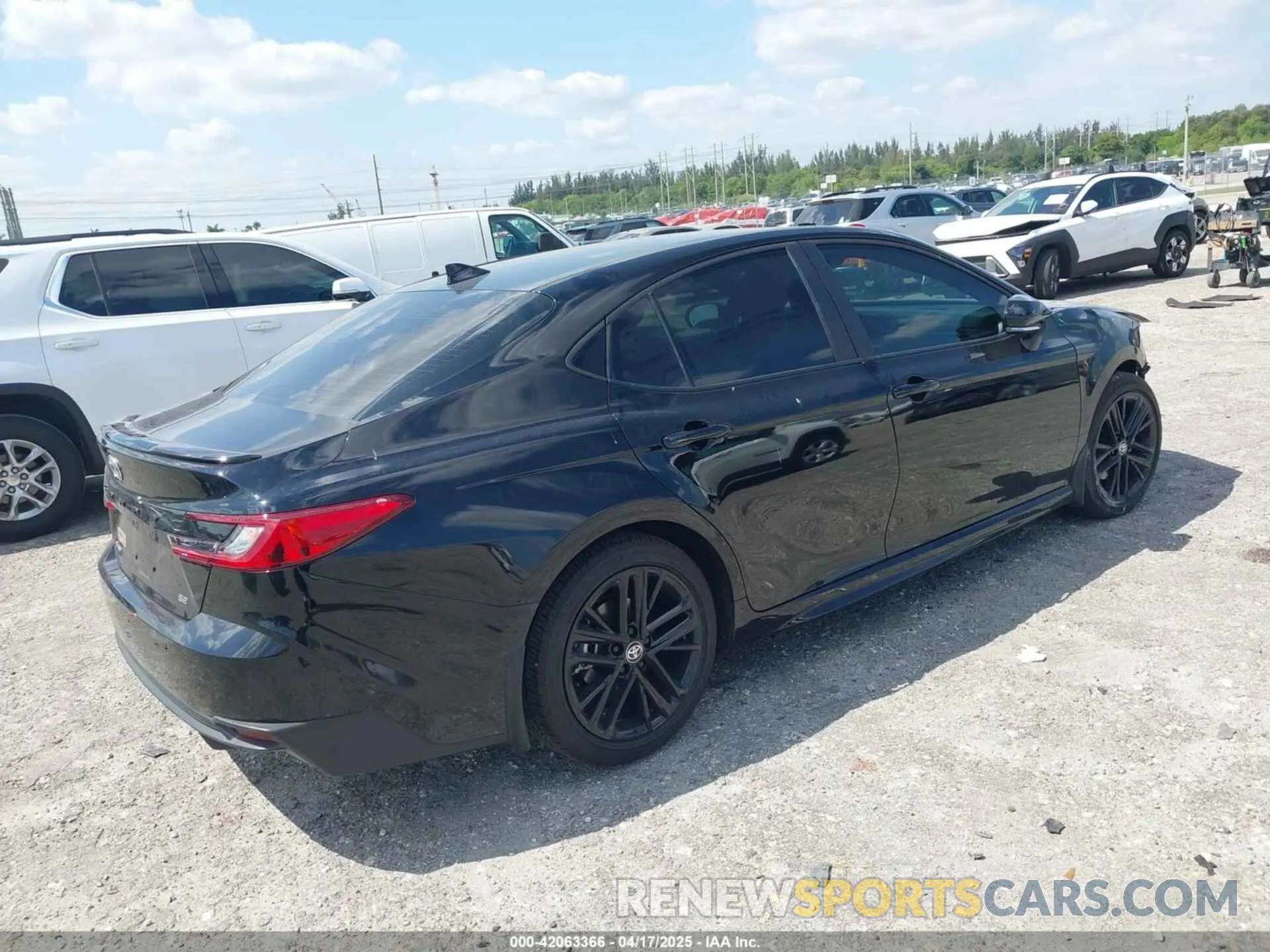 4 Фотография поврежденного автомобиля 4T1DAACK3SU521125 TOYOTA CAMRY 2025