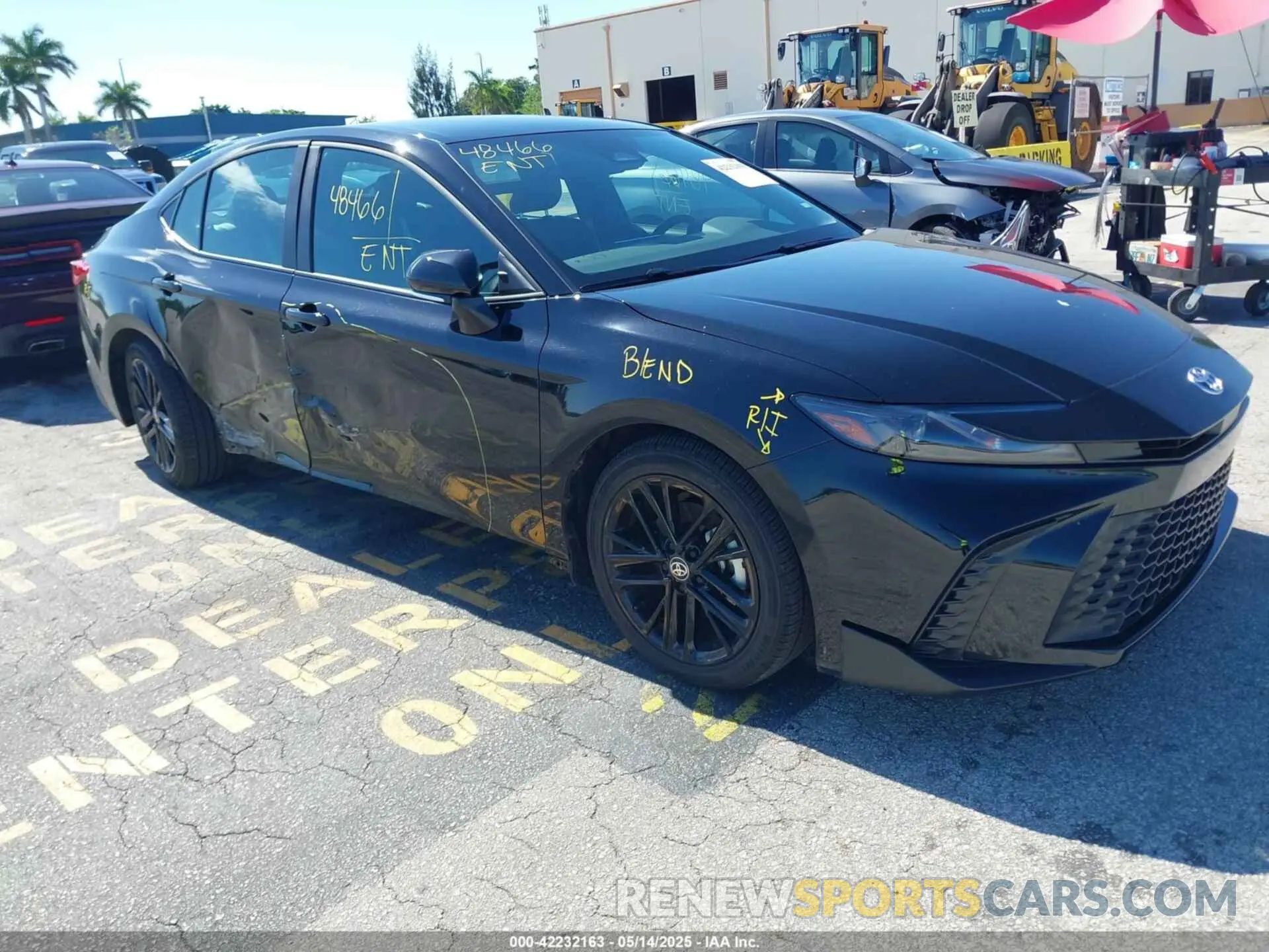 1 Фотография поврежденного автомобиля 4T1DAACK4SU077012 TOYOTA CAMRY 2025