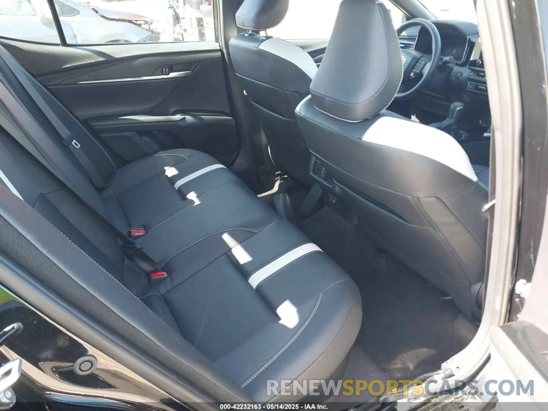 8 Фотография поврежденного автомобиля 4T1DAACK4SU077012 TOYOTA CAMRY 2025